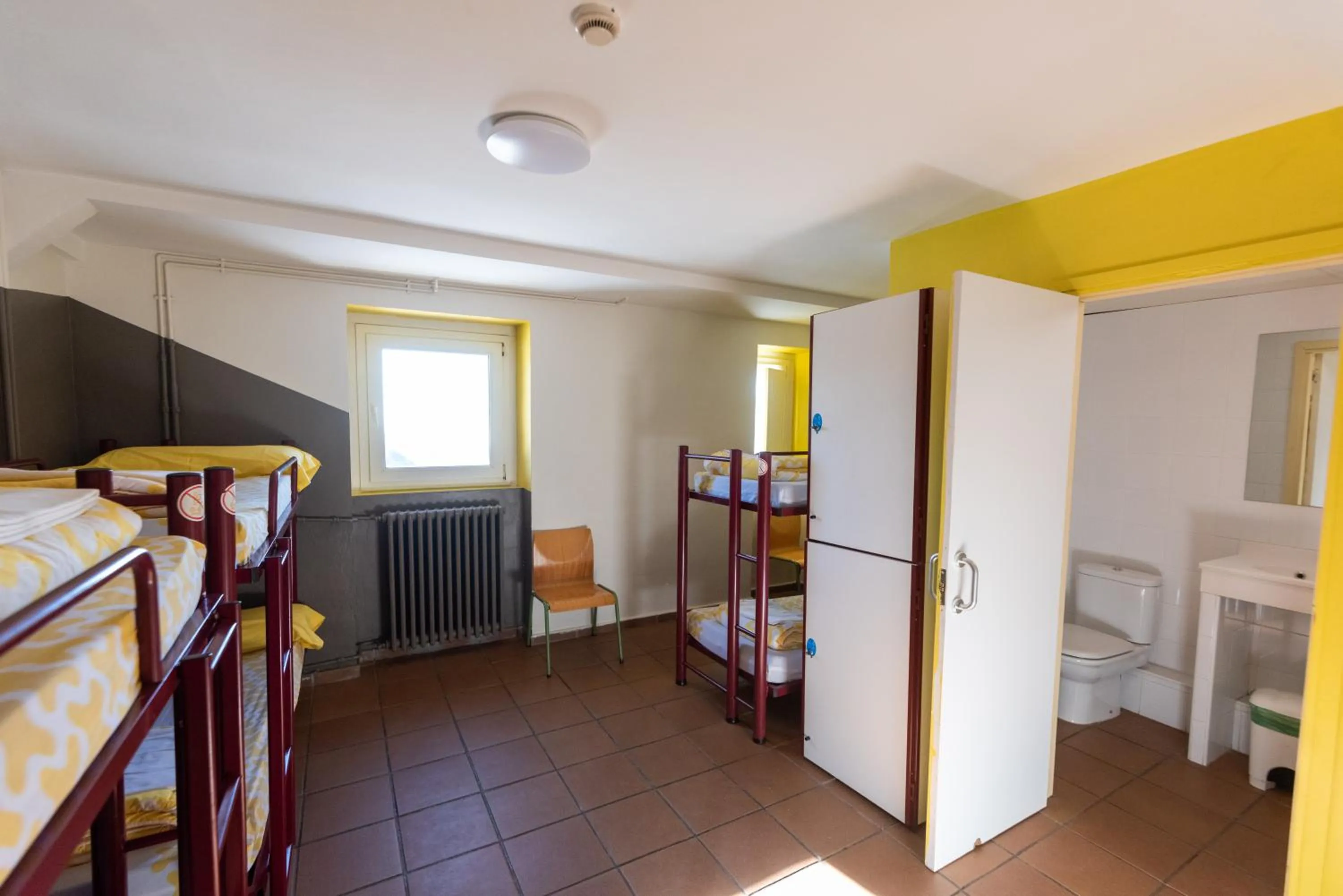Property building, Bed in Alberg Núria Xanascat