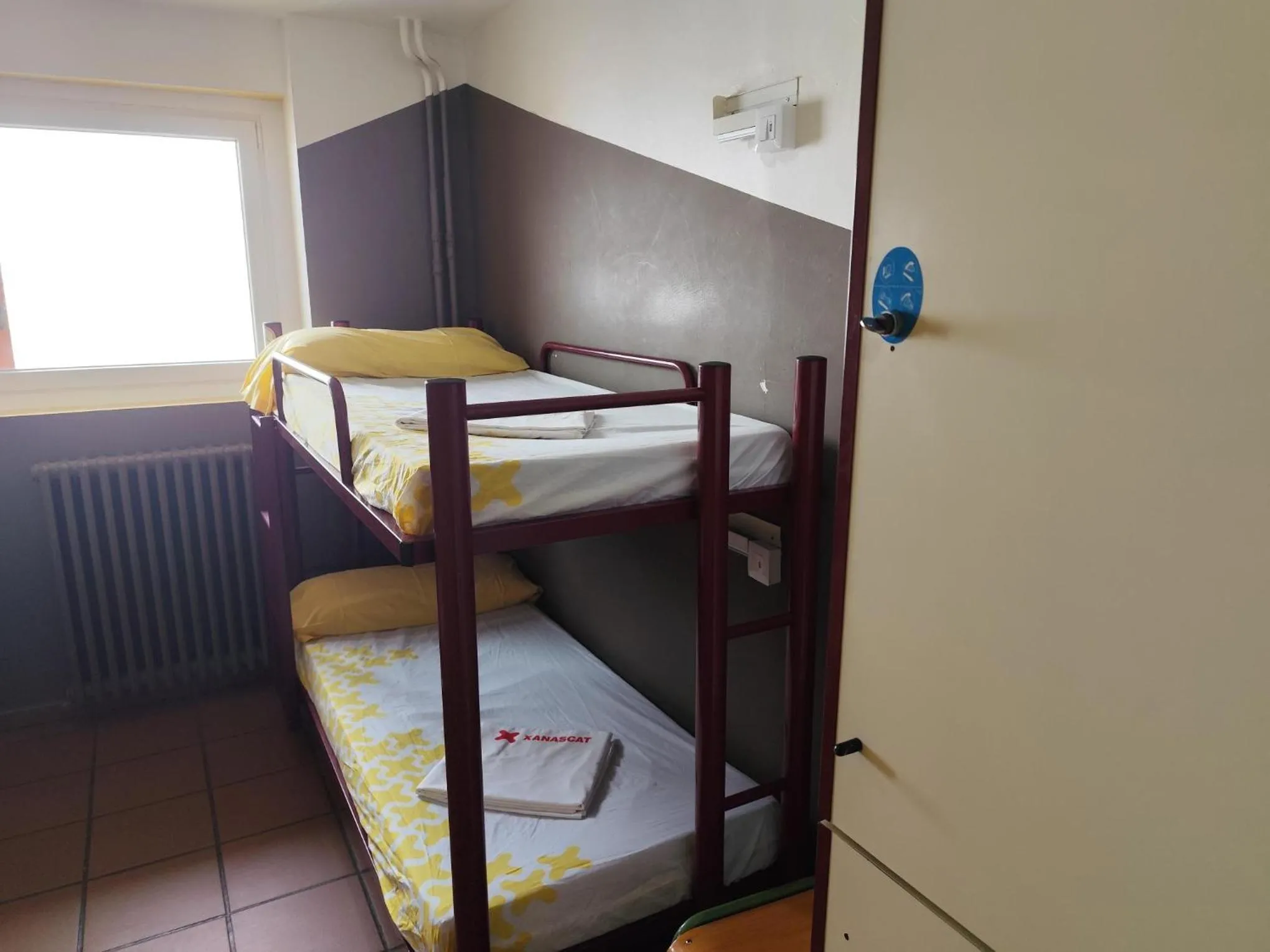 Restaurant/places to eat, Bed in Alberg Núria Xanascat