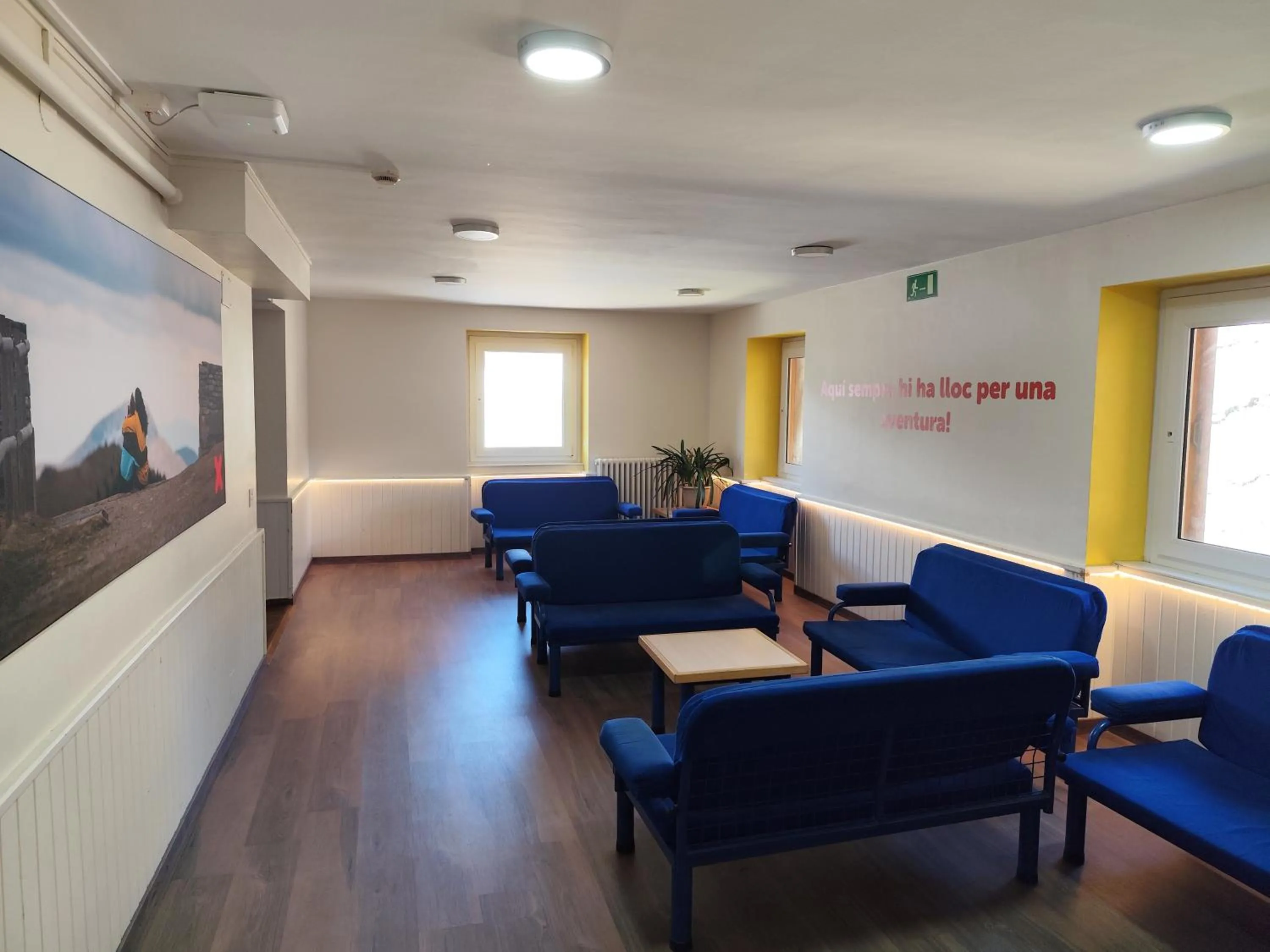 Communal lounge/ TV room in Alberg Núria Xanascat