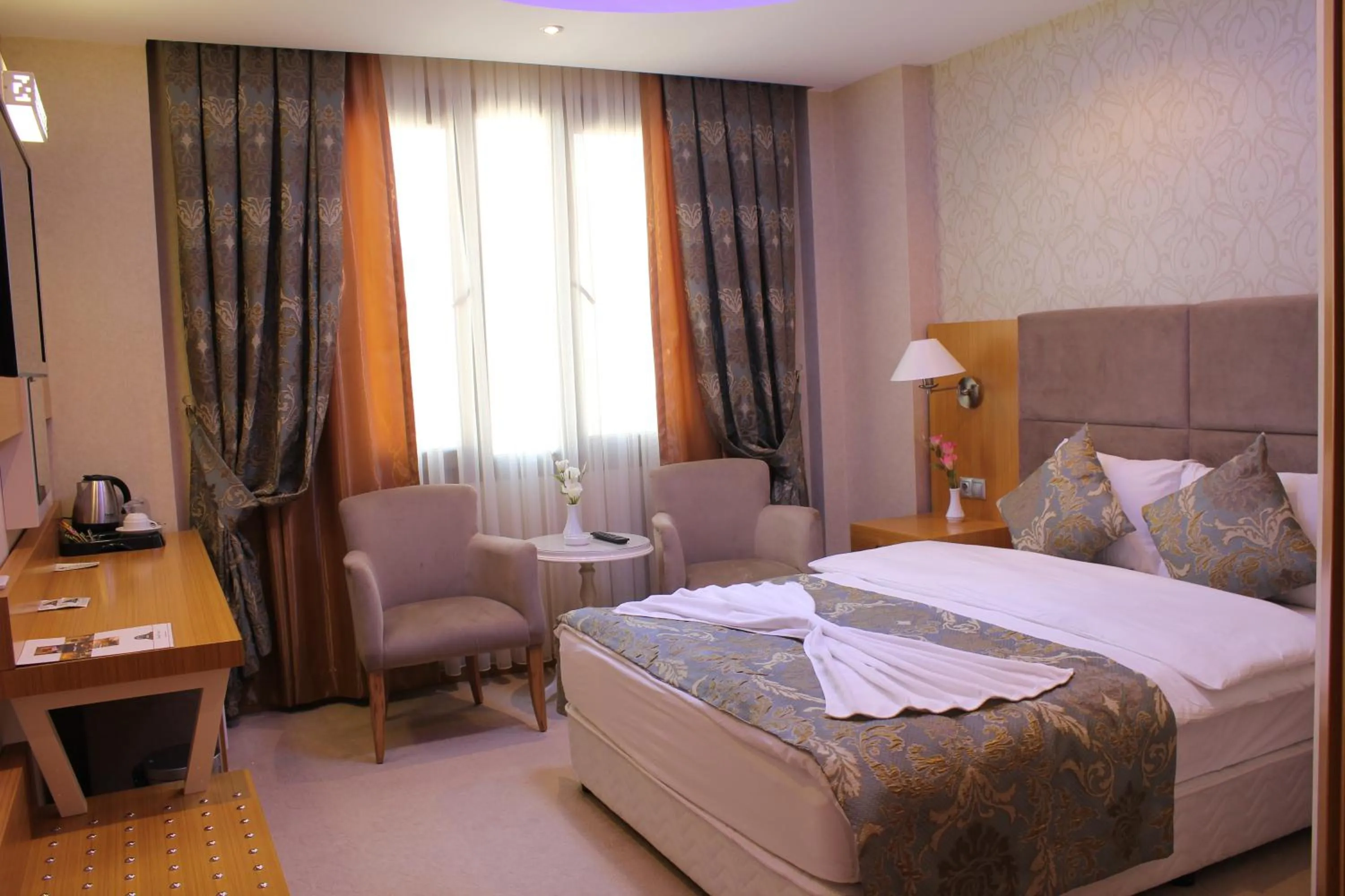 Photo of the whole room, Bed in Adana Yukselhan Hotel