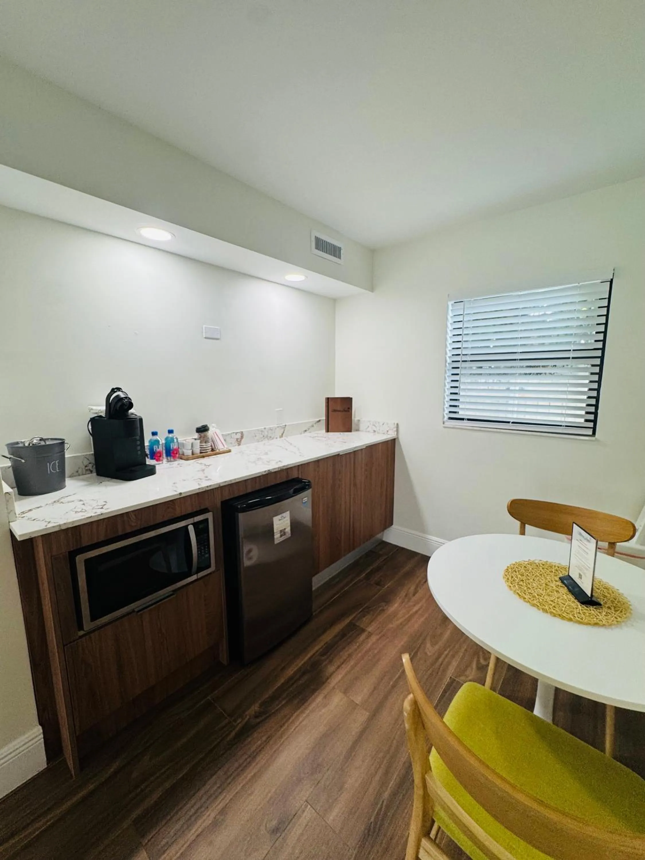 Kitchen or kitchenette in Melbourne Beach Resort & Surf Club