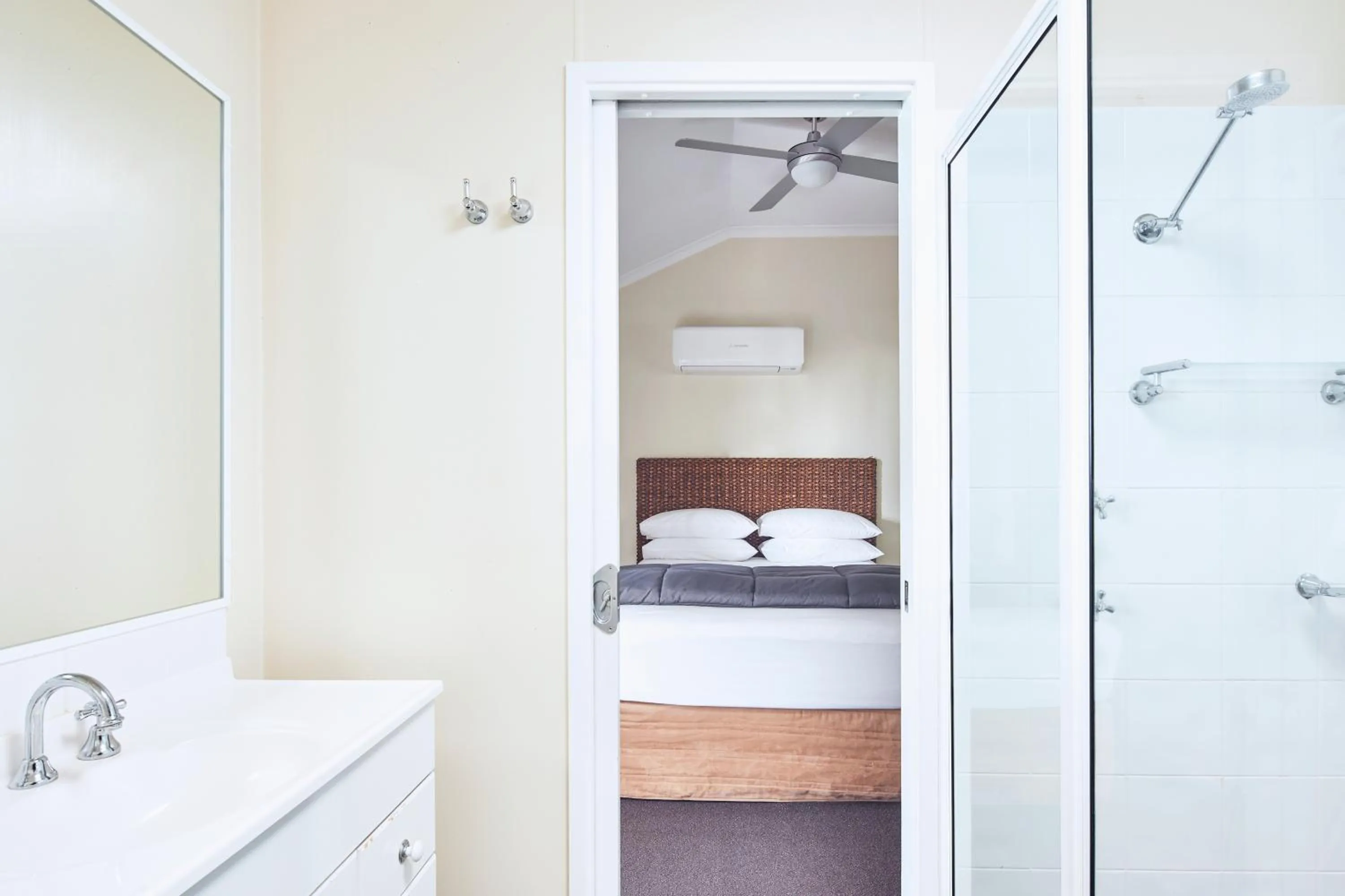 Bathroom, Bed in NRMA Merimbula Beach Holiday Resort