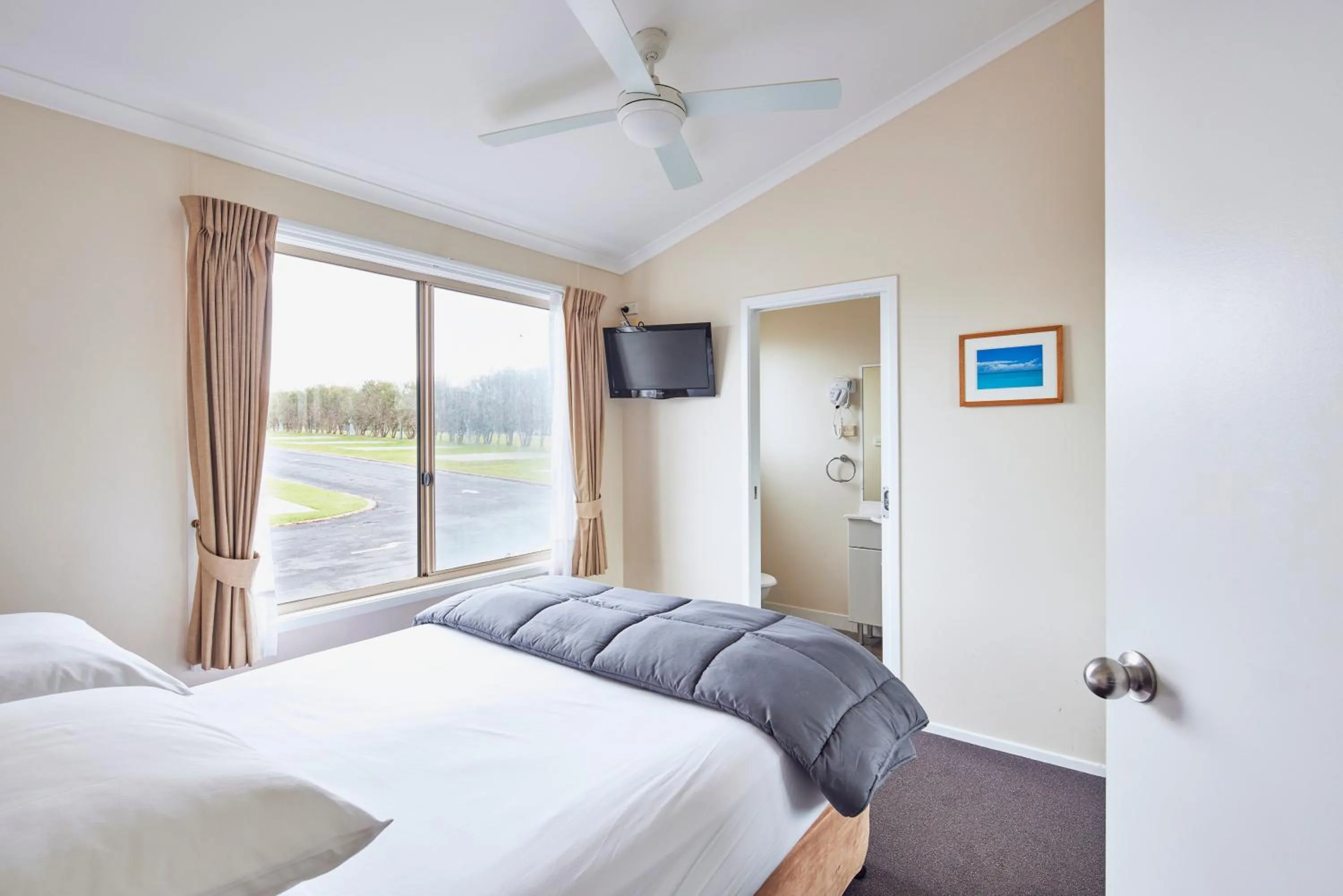 Bedroom, Bed in NRMA Merimbula Beach Holiday Resort