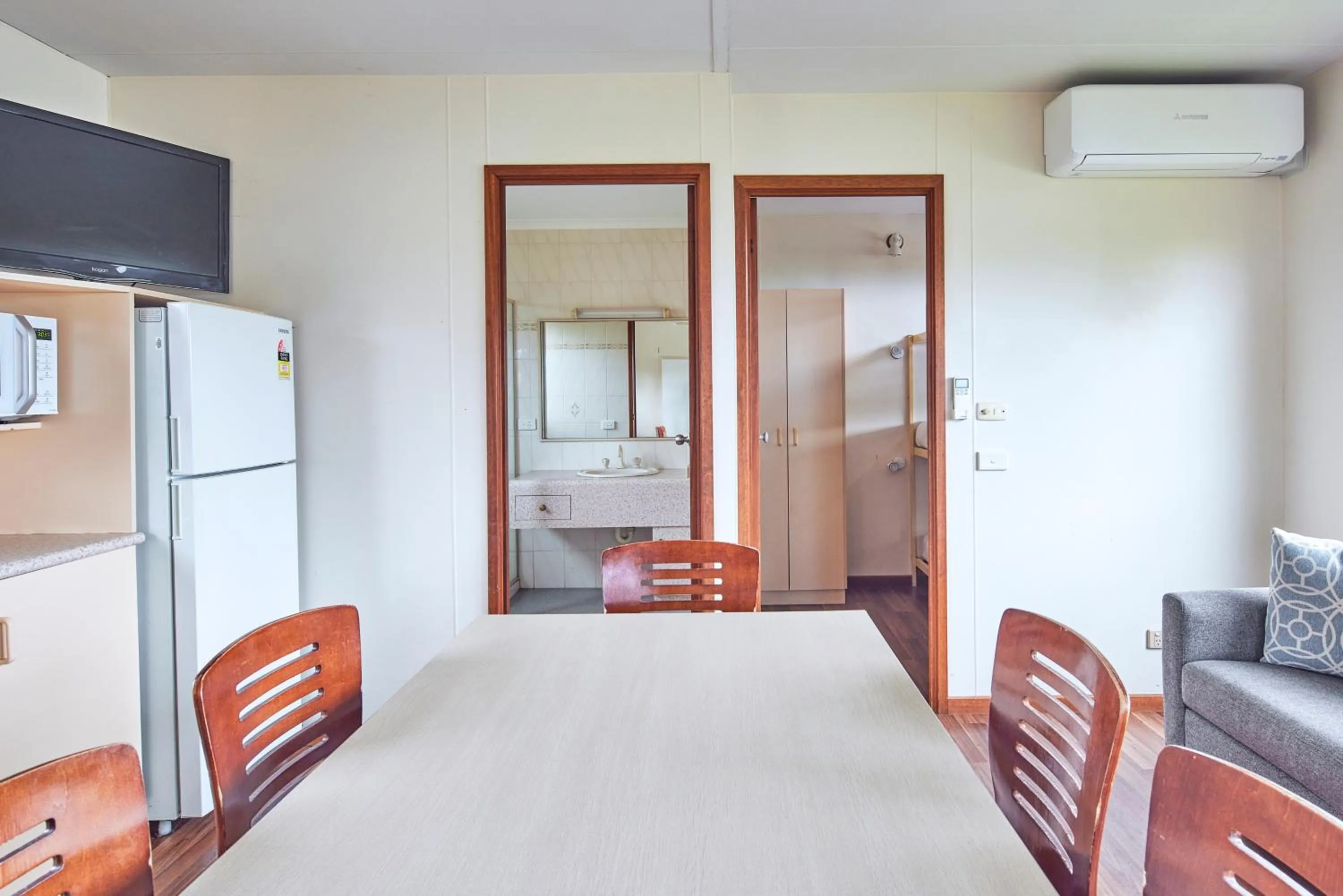 Living room, Bed in NRMA Merimbula Beach Holiday Resort