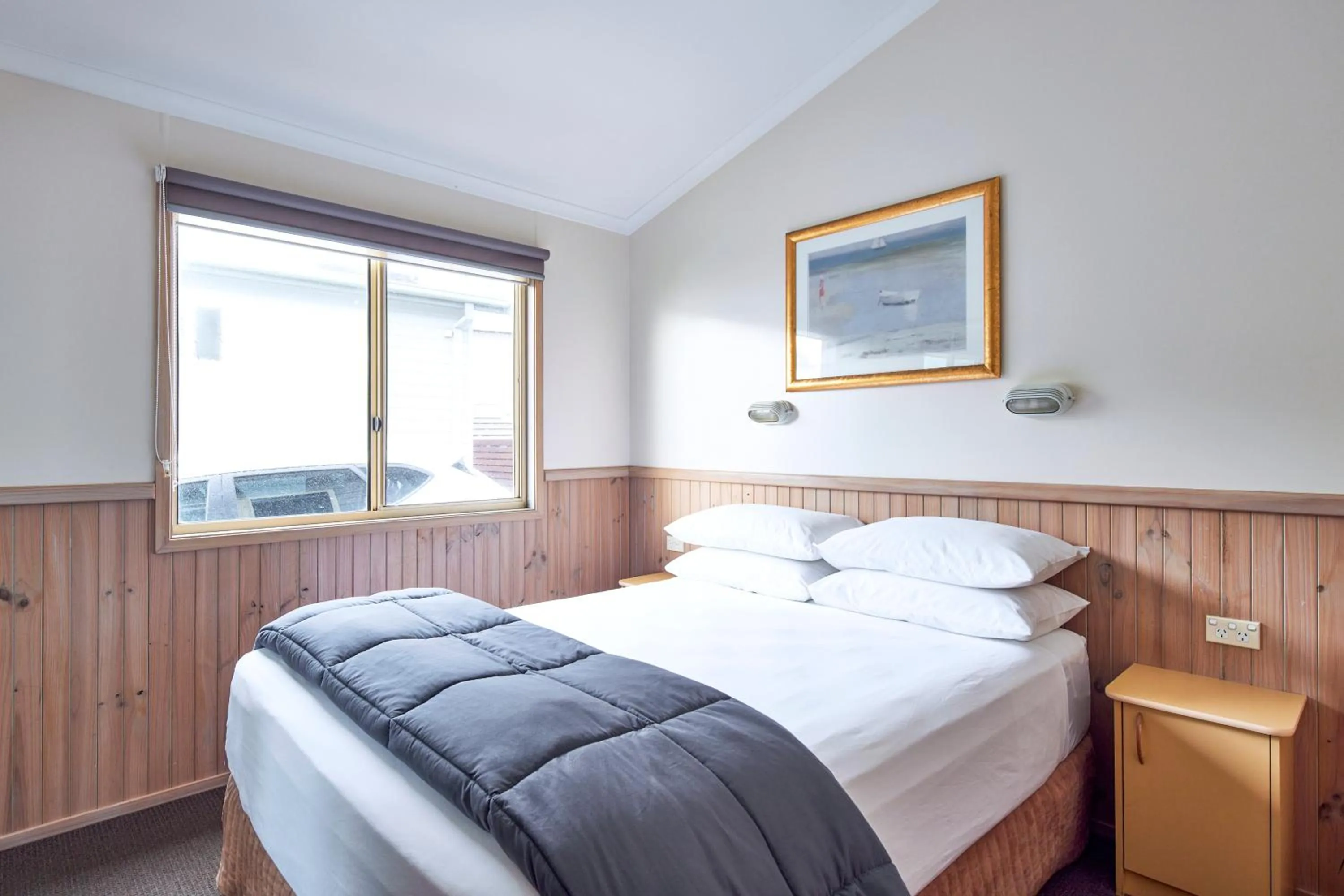 Bedroom, Bed in NRMA Merimbula Beach Holiday Resort