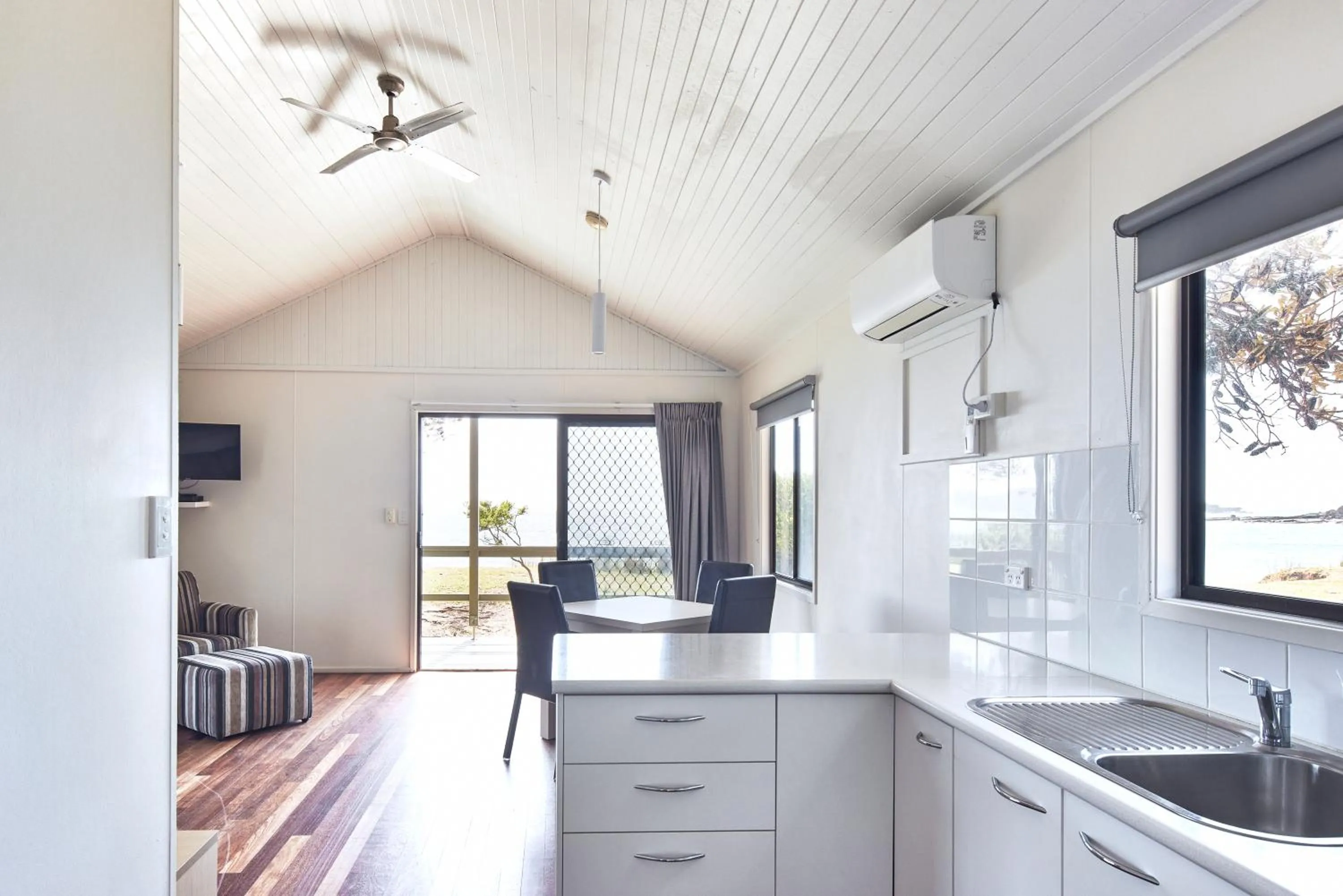 Kitchen or kitchenette in NRMA Murramarang Beachfront Holiday Resort