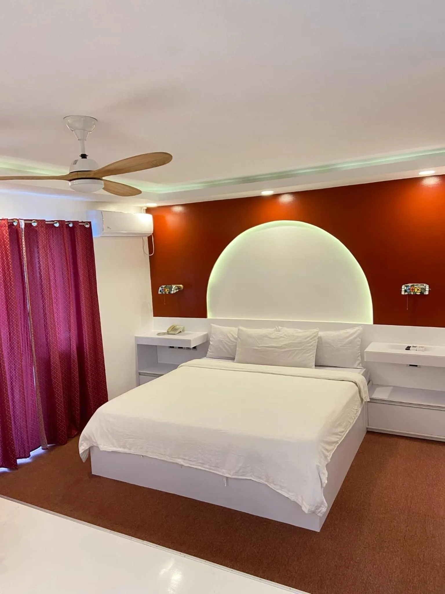 Bed in Buena Casa Hotel