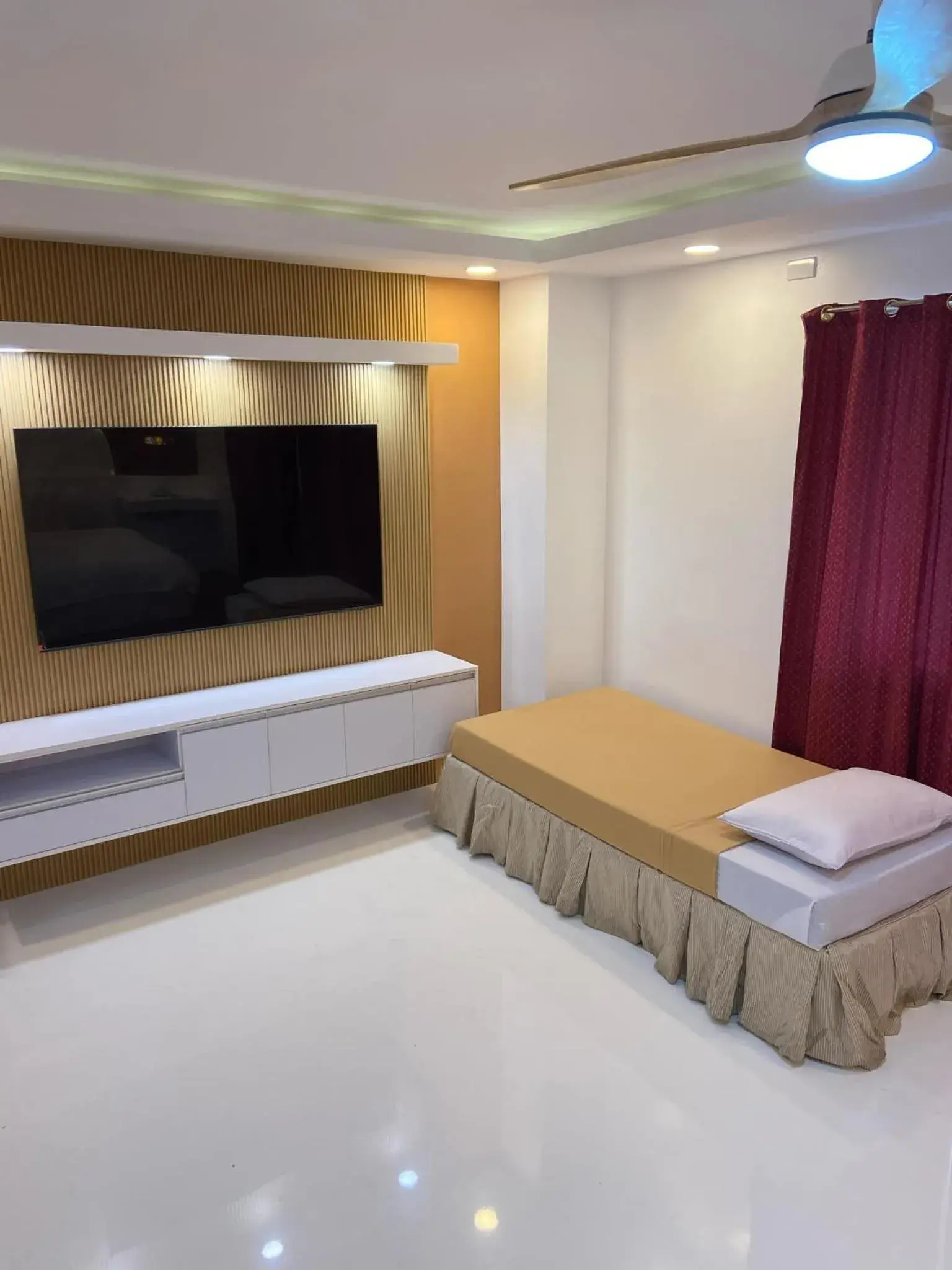 TV and multimedia, Bed in Buena Casa Hotel TV and multimedia, Bed in Buena Casa Hotel