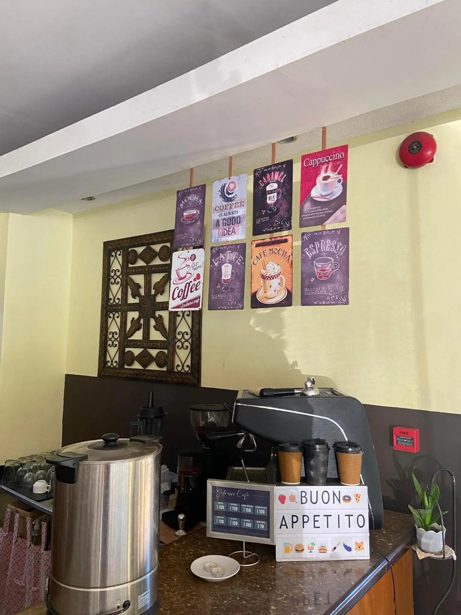 Restaurant/places to eat in Buena Casa Hotel