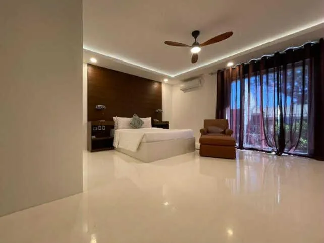 Shower in Buena Casa Hotel