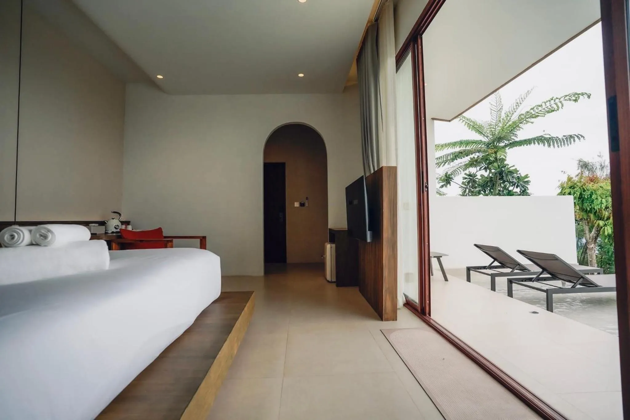 Photo of the whole room, Bed in Pichcha Kohlarn