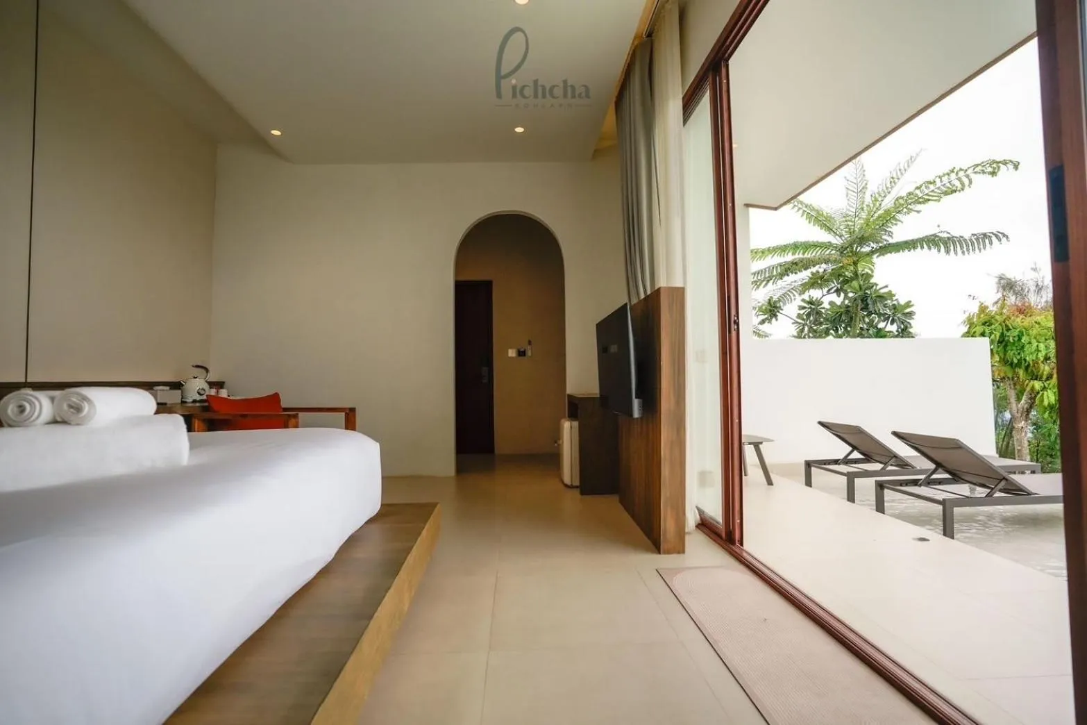 Photo of the whole room, Bed in Pichcha Kohlarn