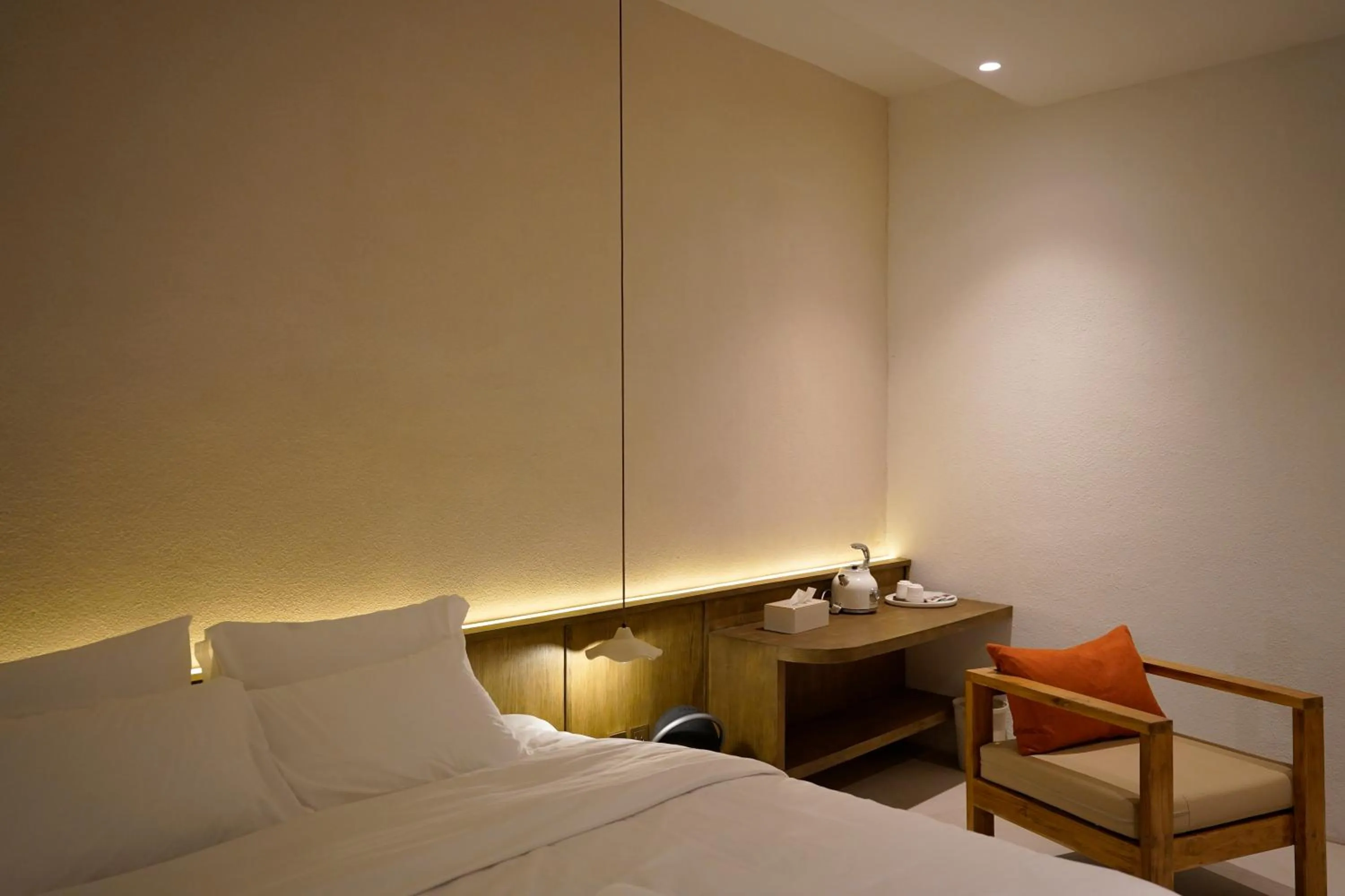 Photo of the whole room, Bed in Pichcha Kohlarn