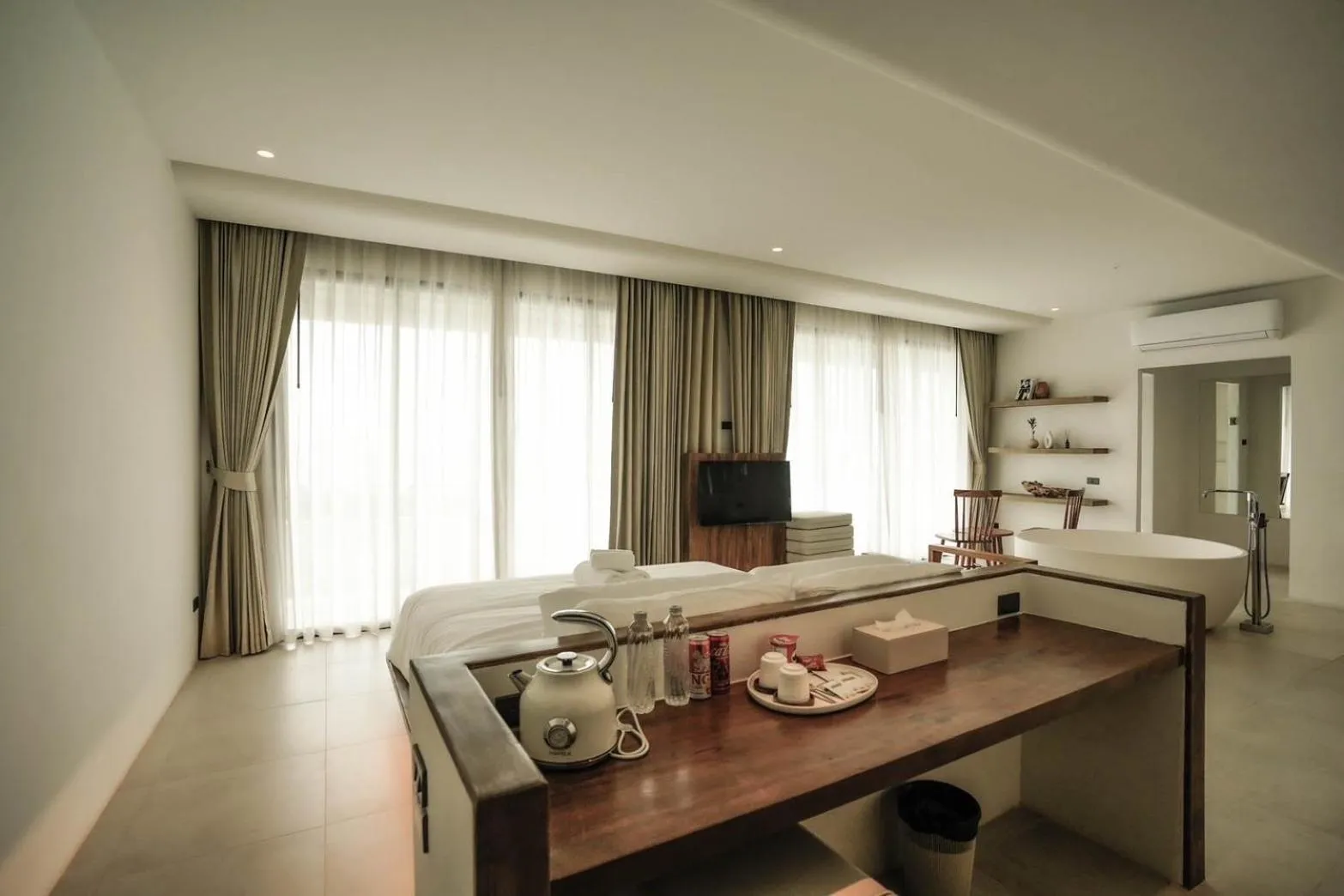 Photo of the whole room, Bed in Pichcha Kohlarn