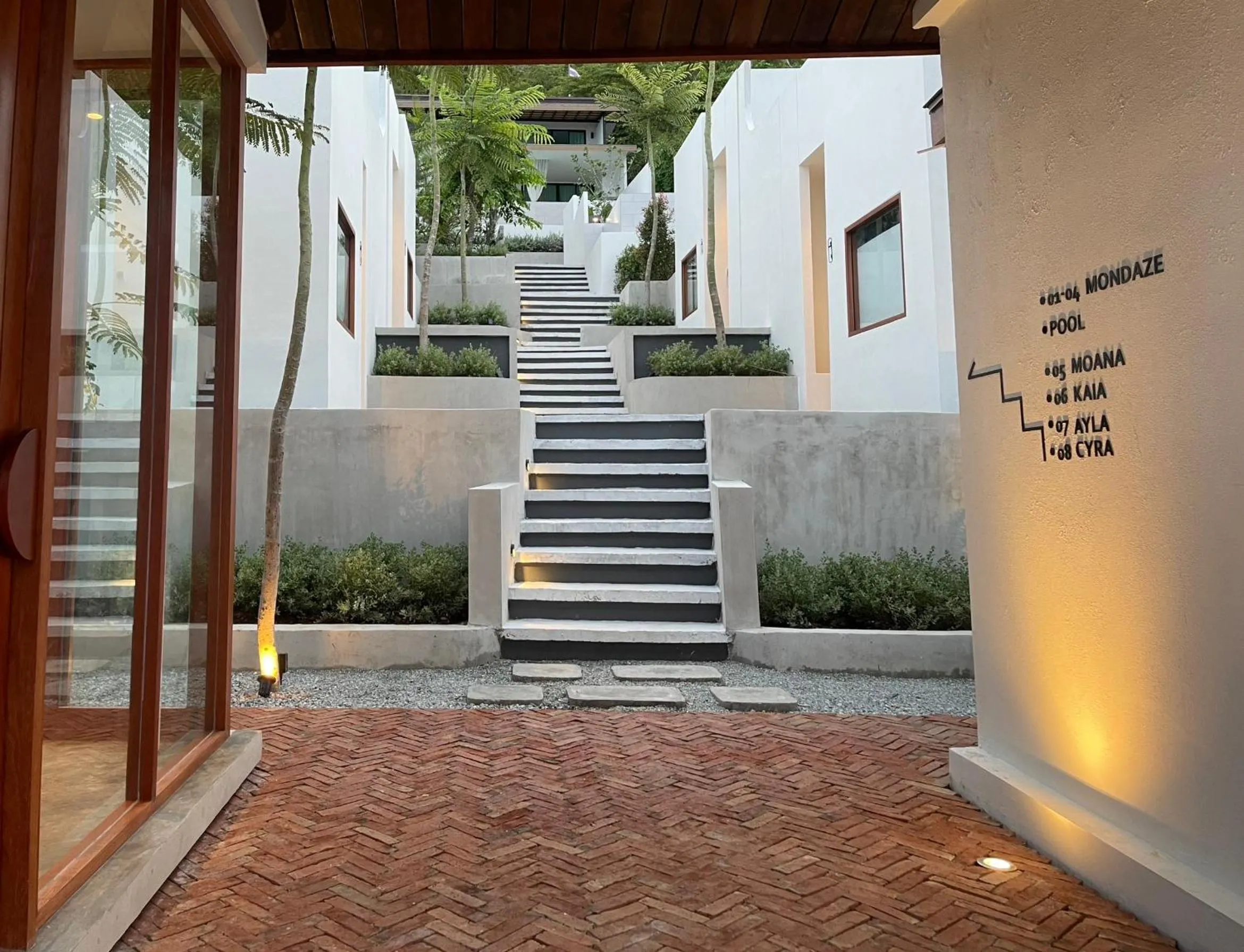 Property building in Pichcha Kohlarn