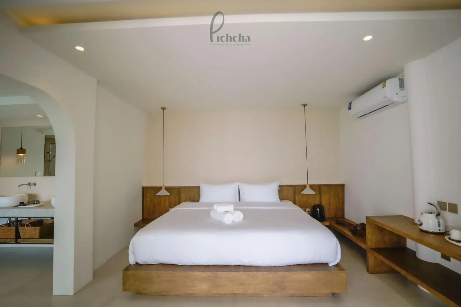 Photo of the whole room, Bed in Pichcha Kohlarn