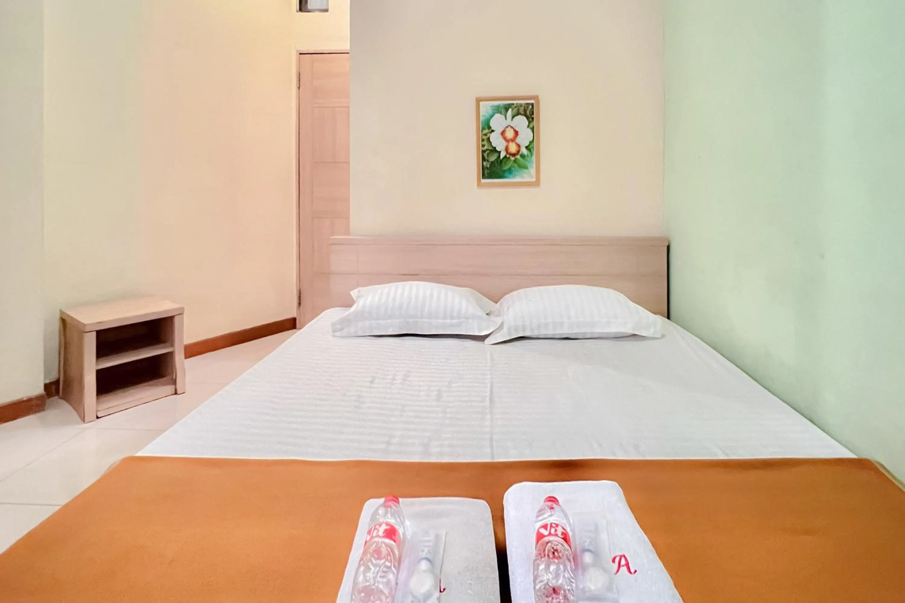 Bedroom, Bed in Wisma Anggrek Syariah Mitra Reddoorz