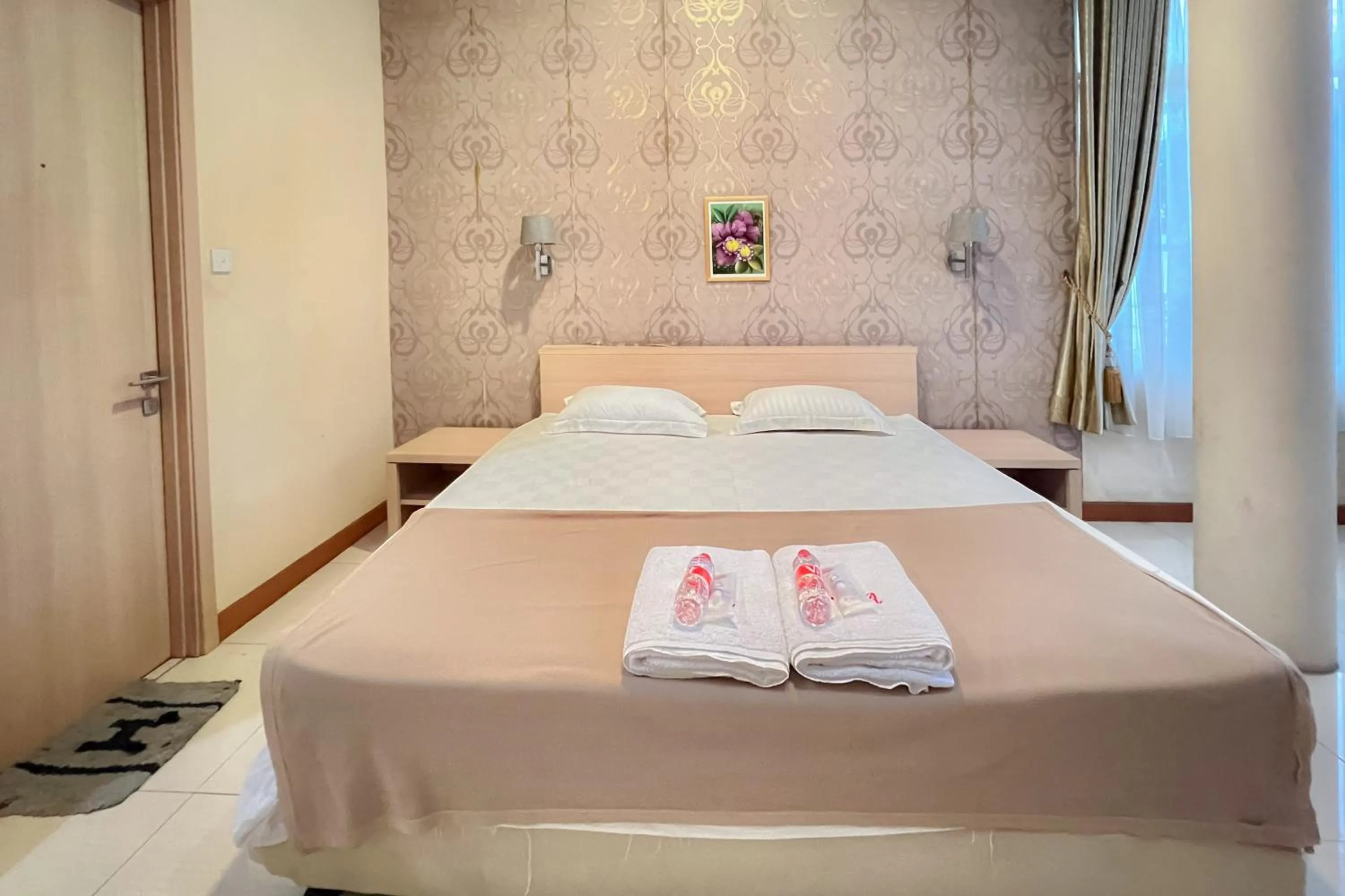 Bedroom, Bed in Wisma Anggrek Syariah Mitra Reddoorz