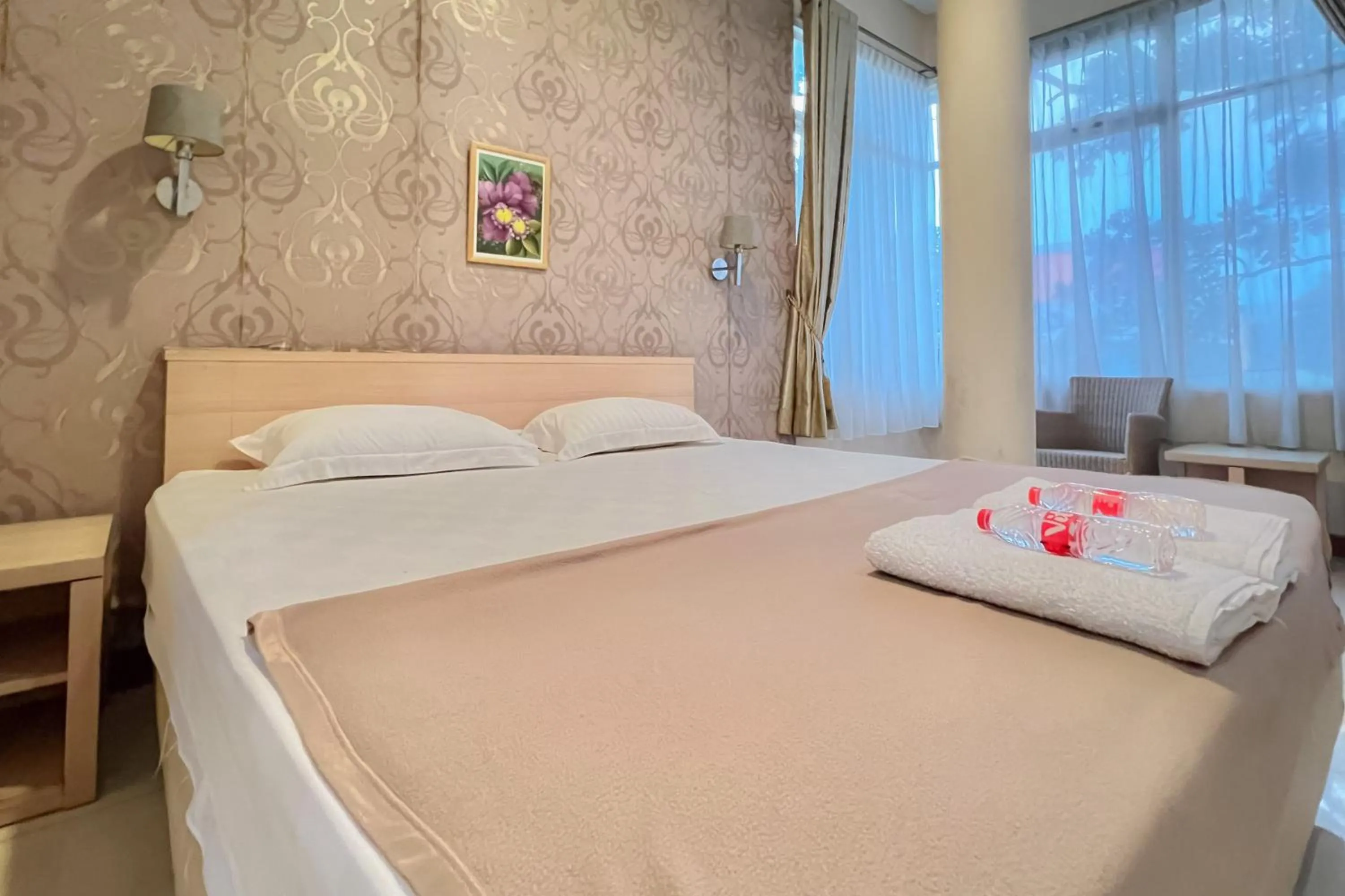 Bedroom, Bed in Wisma Anggrek Syariah Mitra Reddoorz