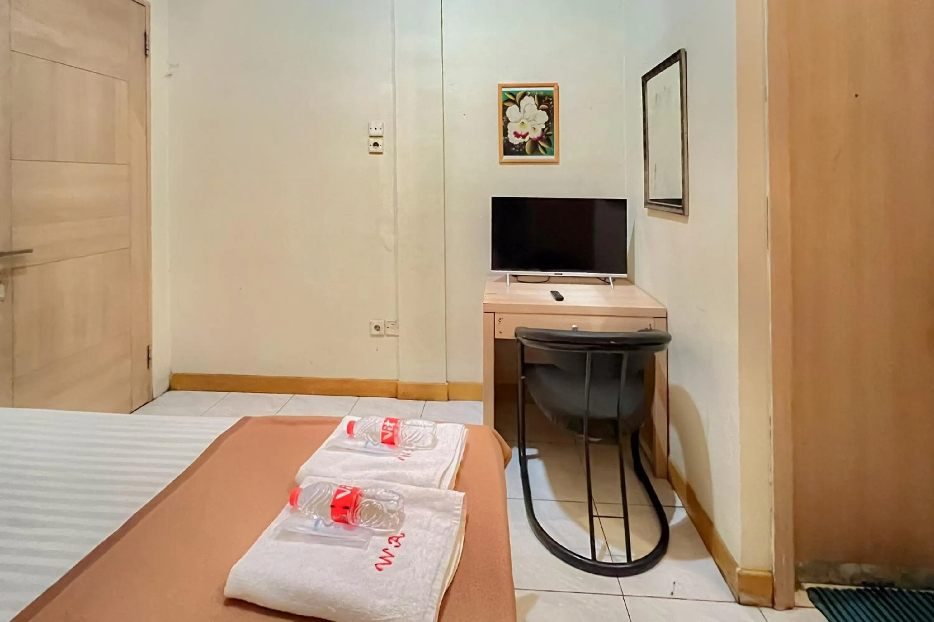 Bedroom, Bed in Wisma Anggrek Syariah Mitra Reddoorz