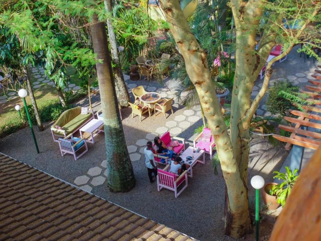 Restaurant/places to eat in Meley Impala Hotel