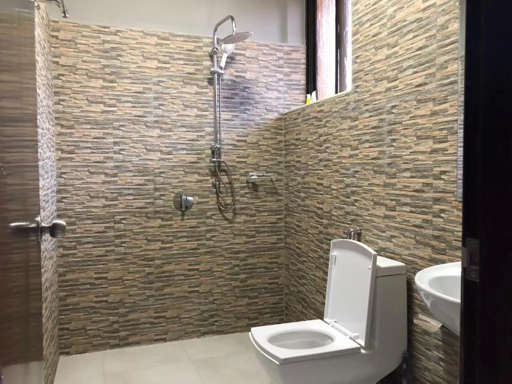 Shower in Meley Impala Hotel