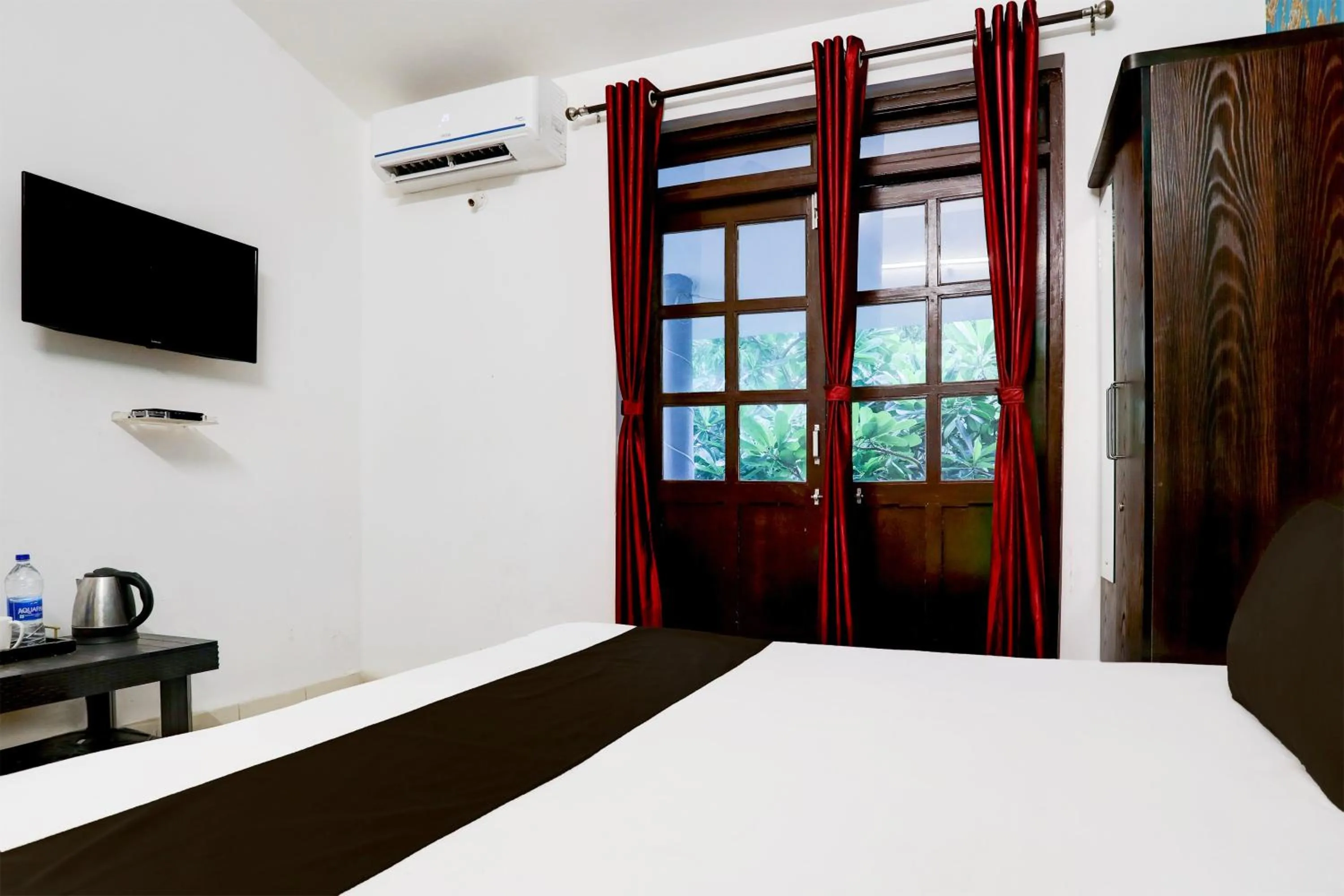 Bedroom, Bed in Hotel O Crystal Beach