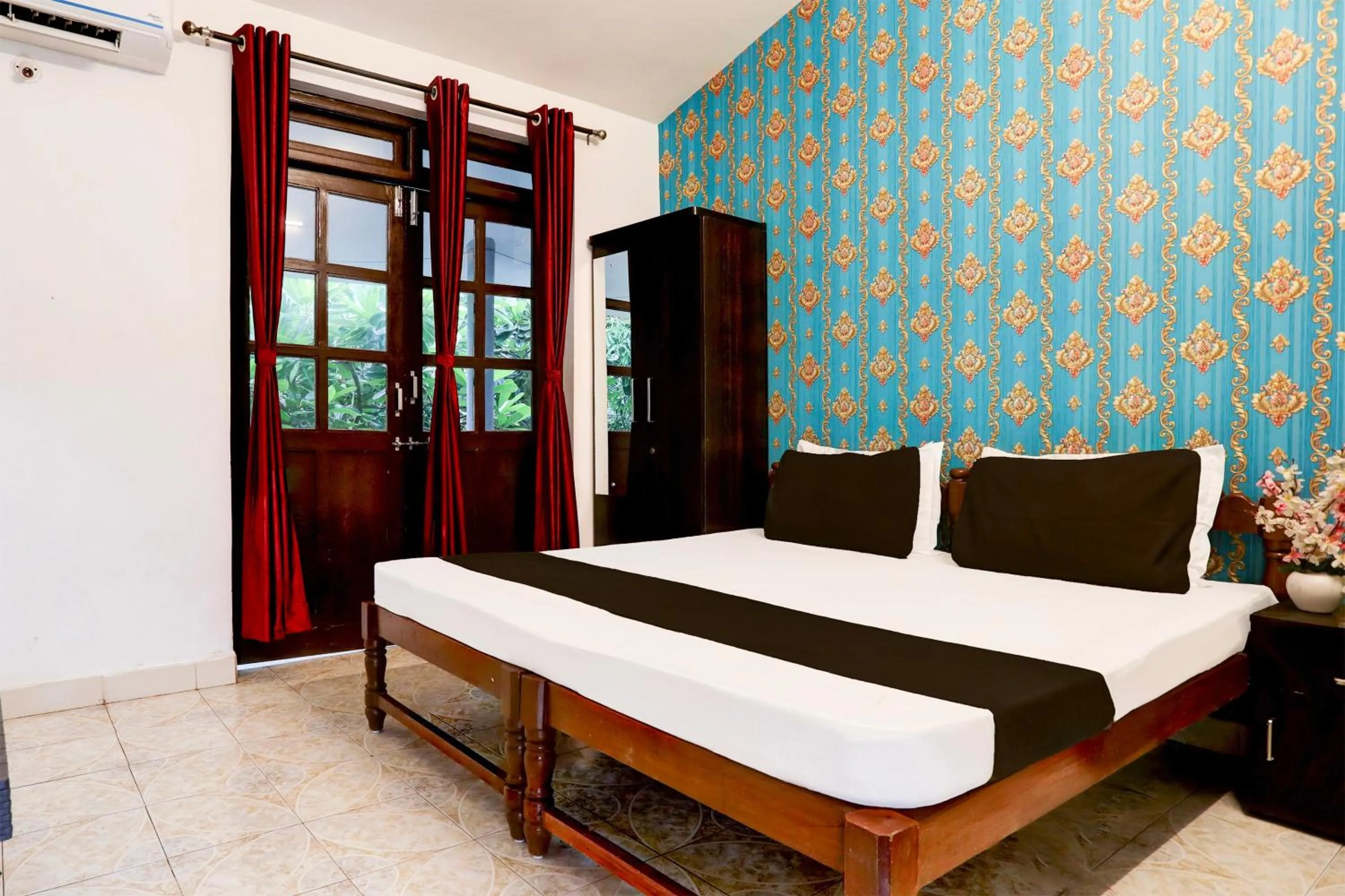 Bedroom, Bed in Hotel O Crystal Beach