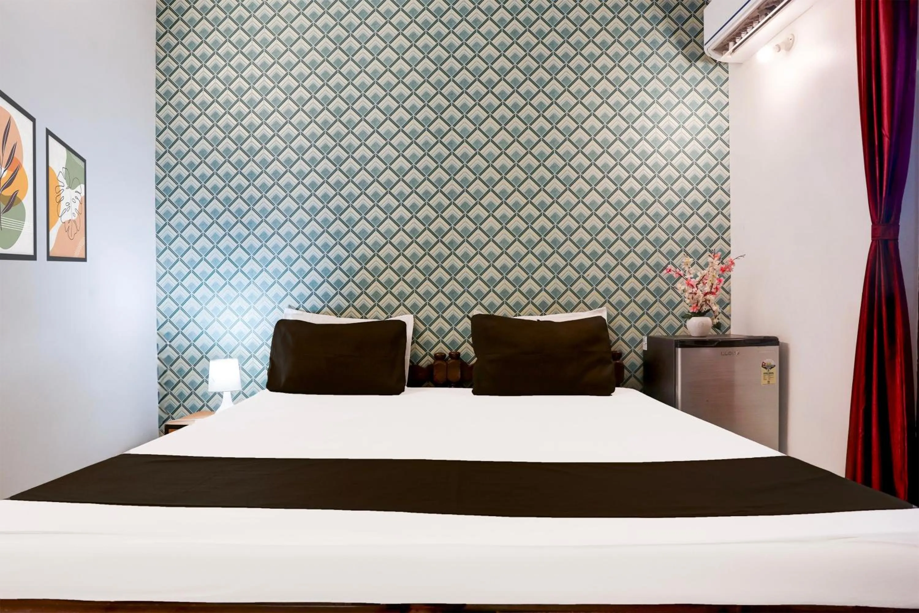 Bedroom, Bed in Hotel O Crystal Beach