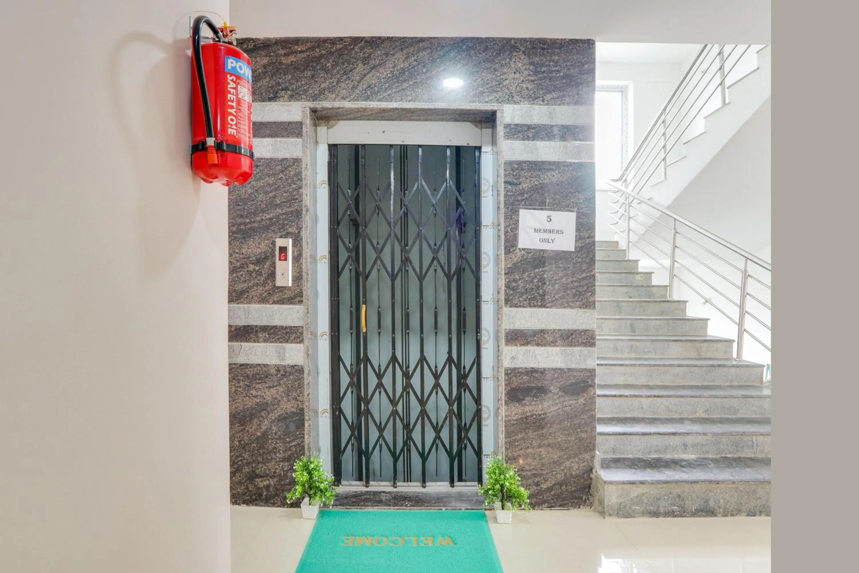 Lobby or reception in Hotel O S P R Luxury Rooms