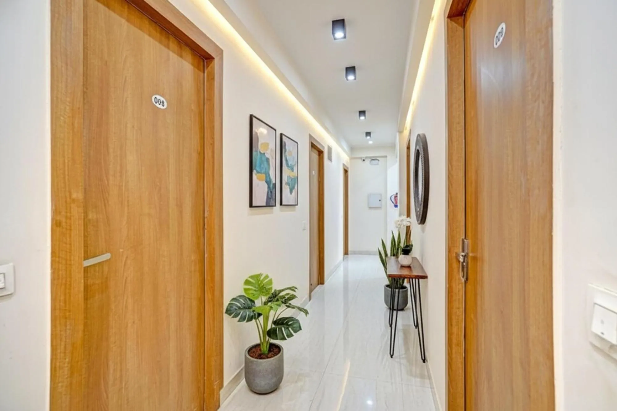 Lobby or reception in FabHotel The Viraaj - Gaur City Mall