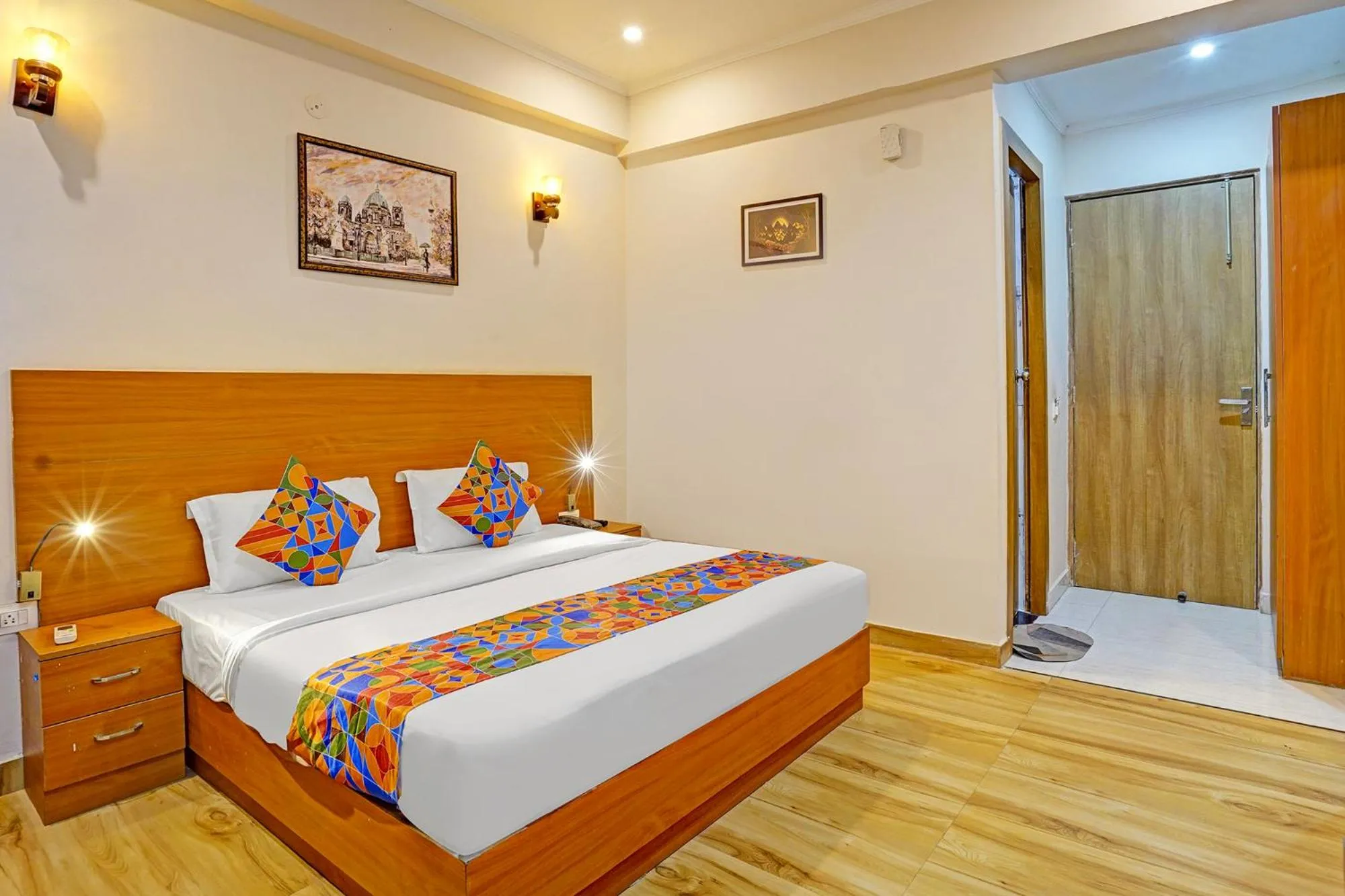 Bed in FabHotel The Viraaj - Gaur City Mall