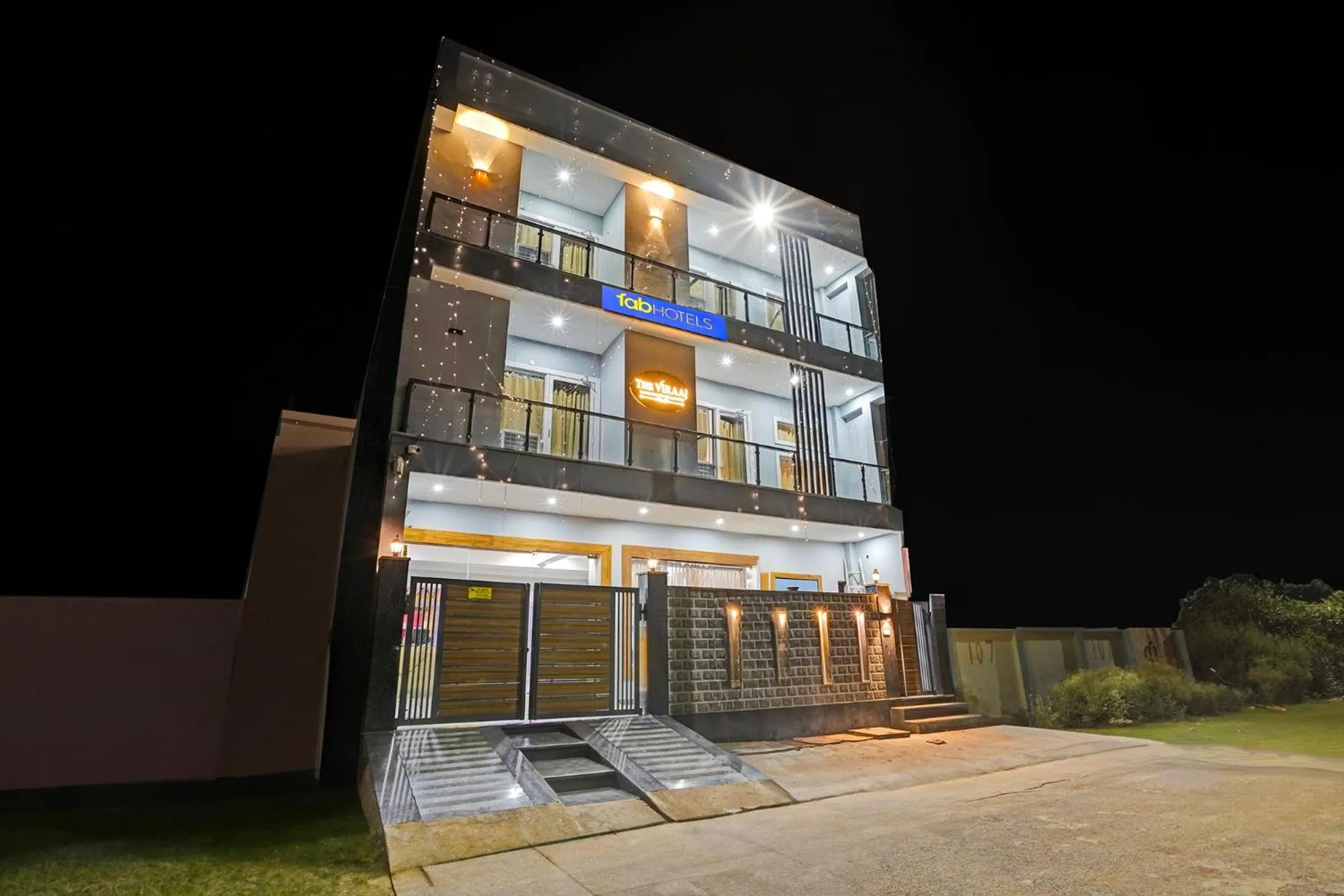 FabHotel The Viraaj