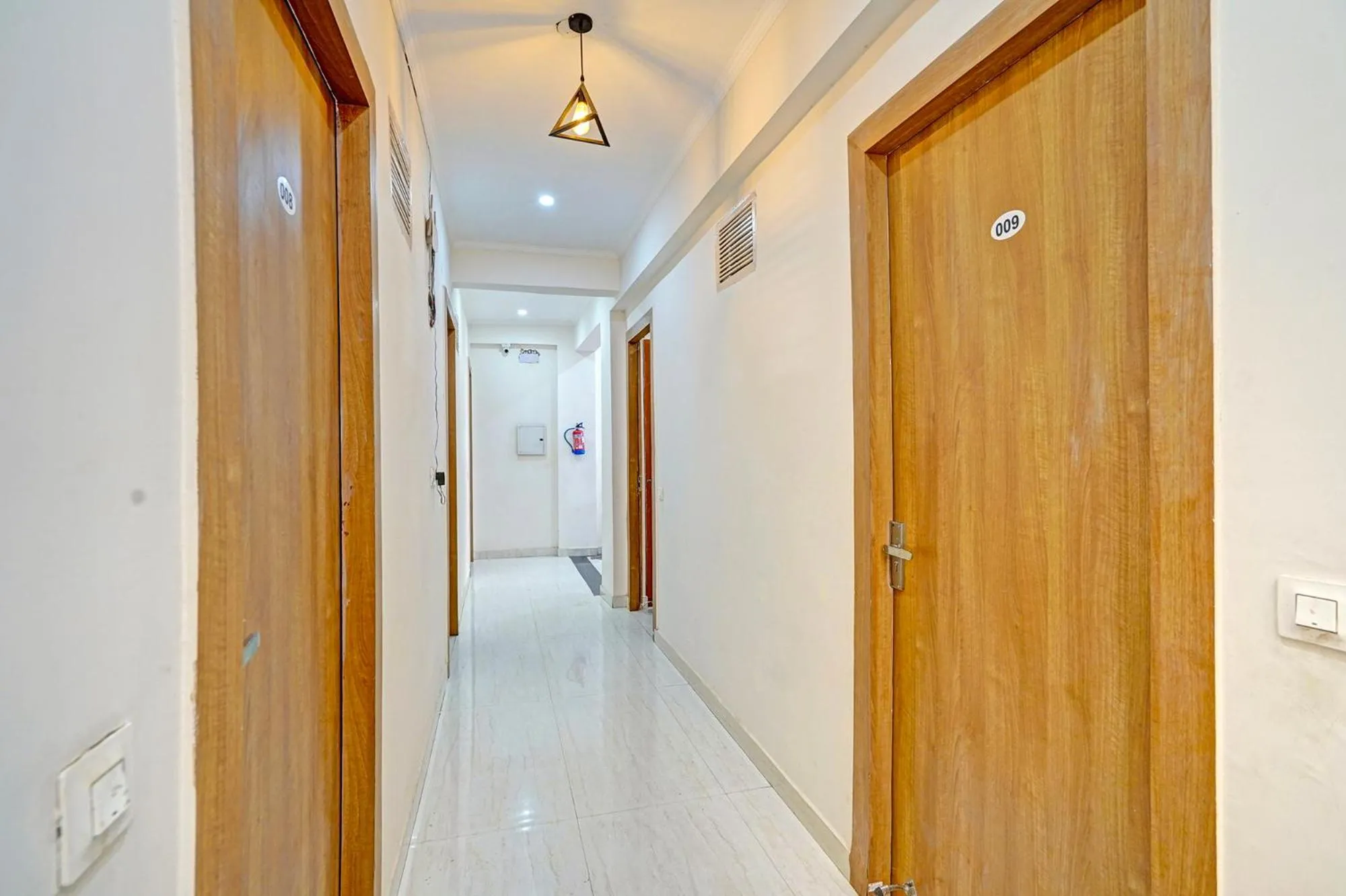 Lobby or reception in FabHotel The Viraaj - Gaur City Mall