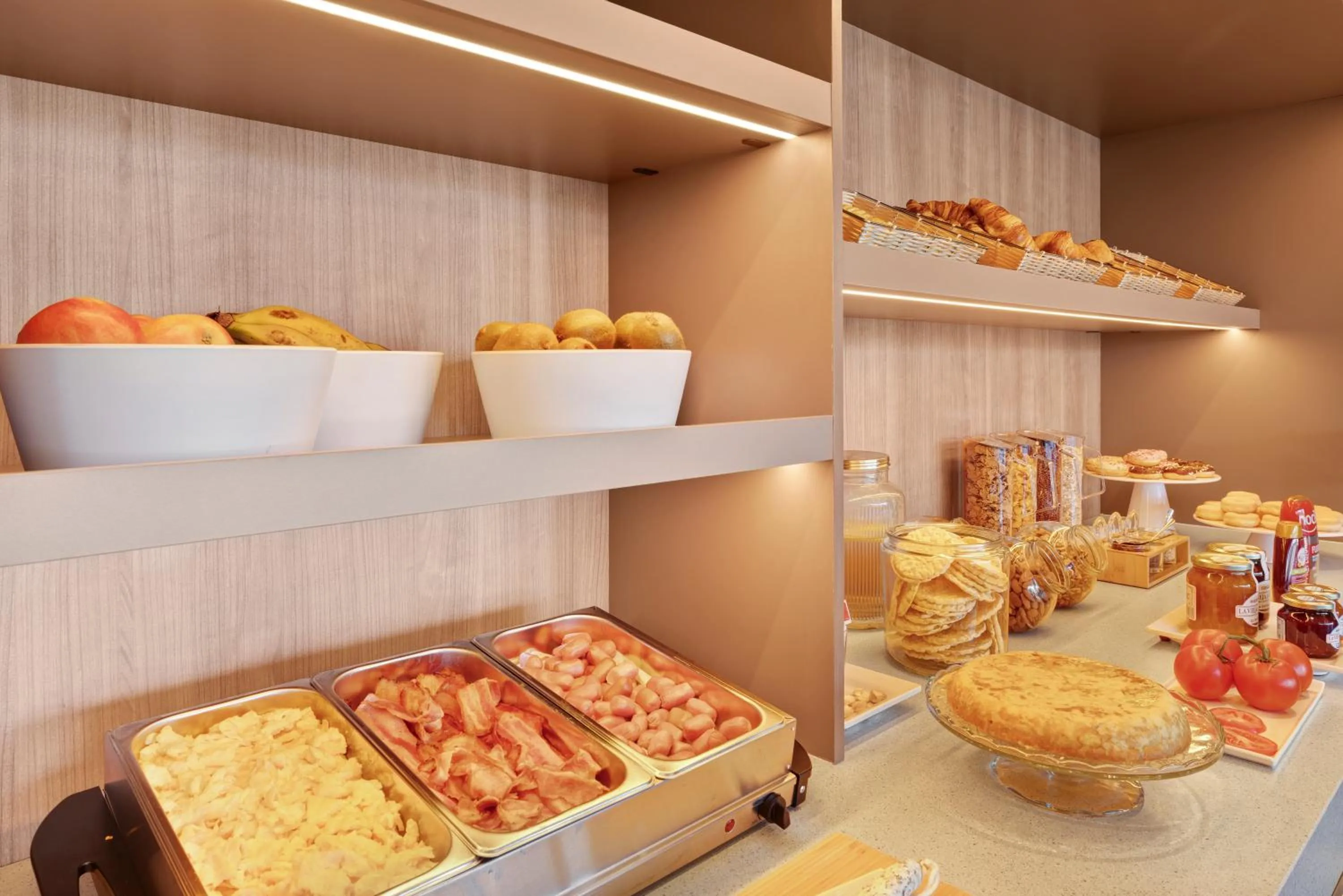 Buffet breakfast in B&B HOTEL Madrid Fuenlabrada Retail Park