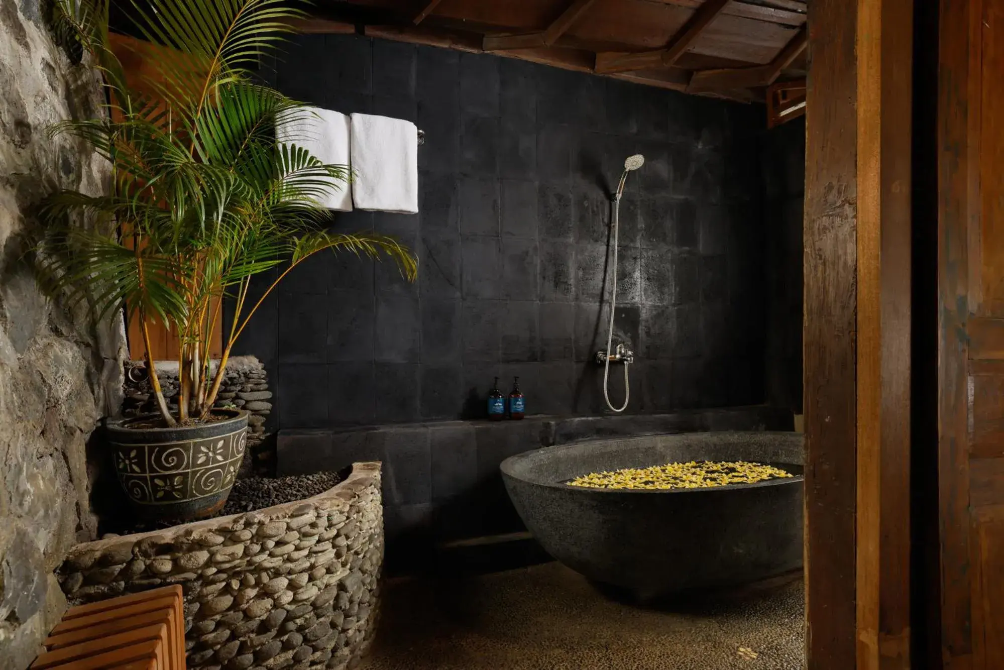 One-Bedroom Private Pool Joglo in Villa Leona Valley View by Nakula One-Bedroom Private Pool Joglo in Villa Leona Valley View by Nakula