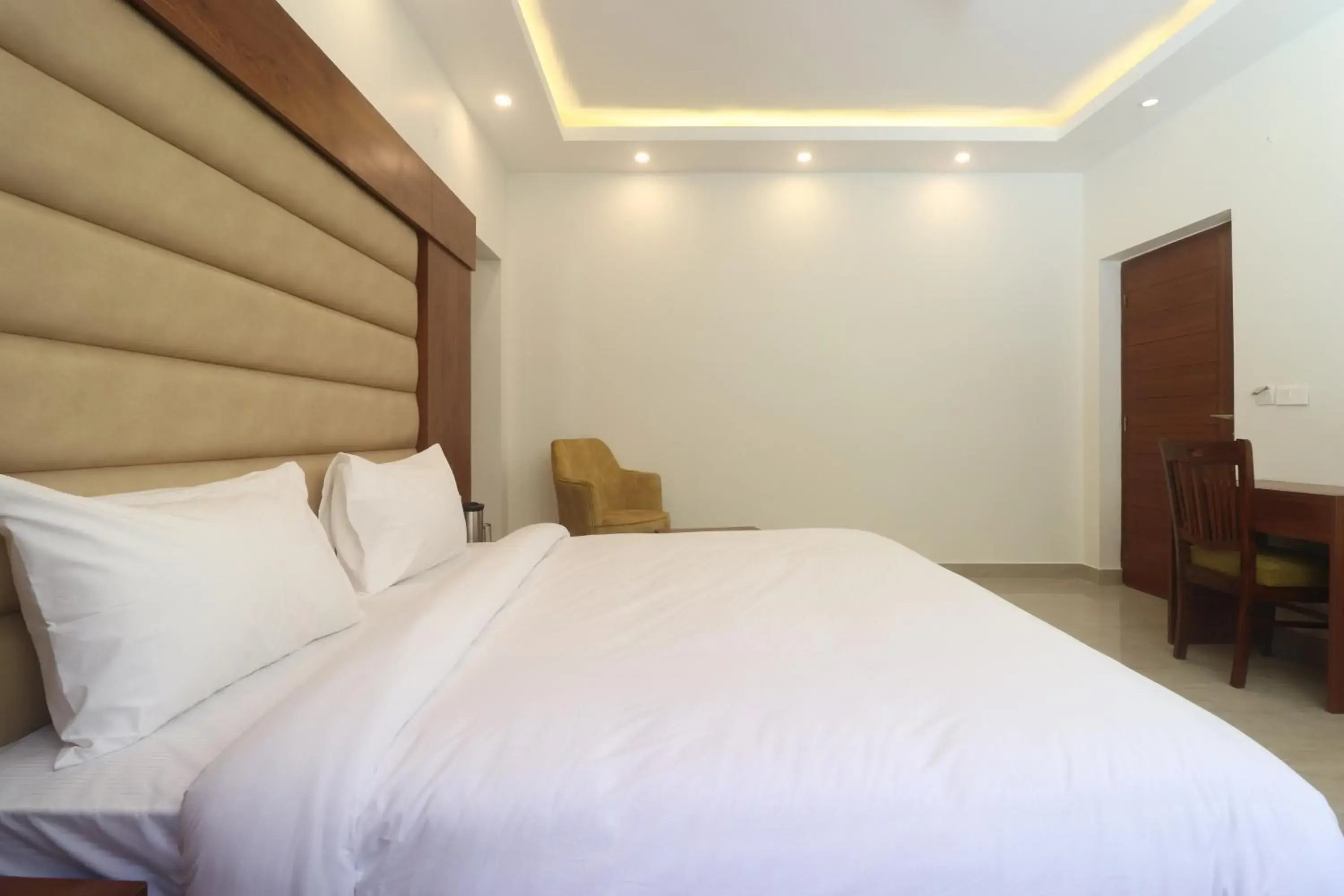 Deluxe Room in Hotel Mussoorie Heights Deluxe Room in Hotel Mussoorie Heights