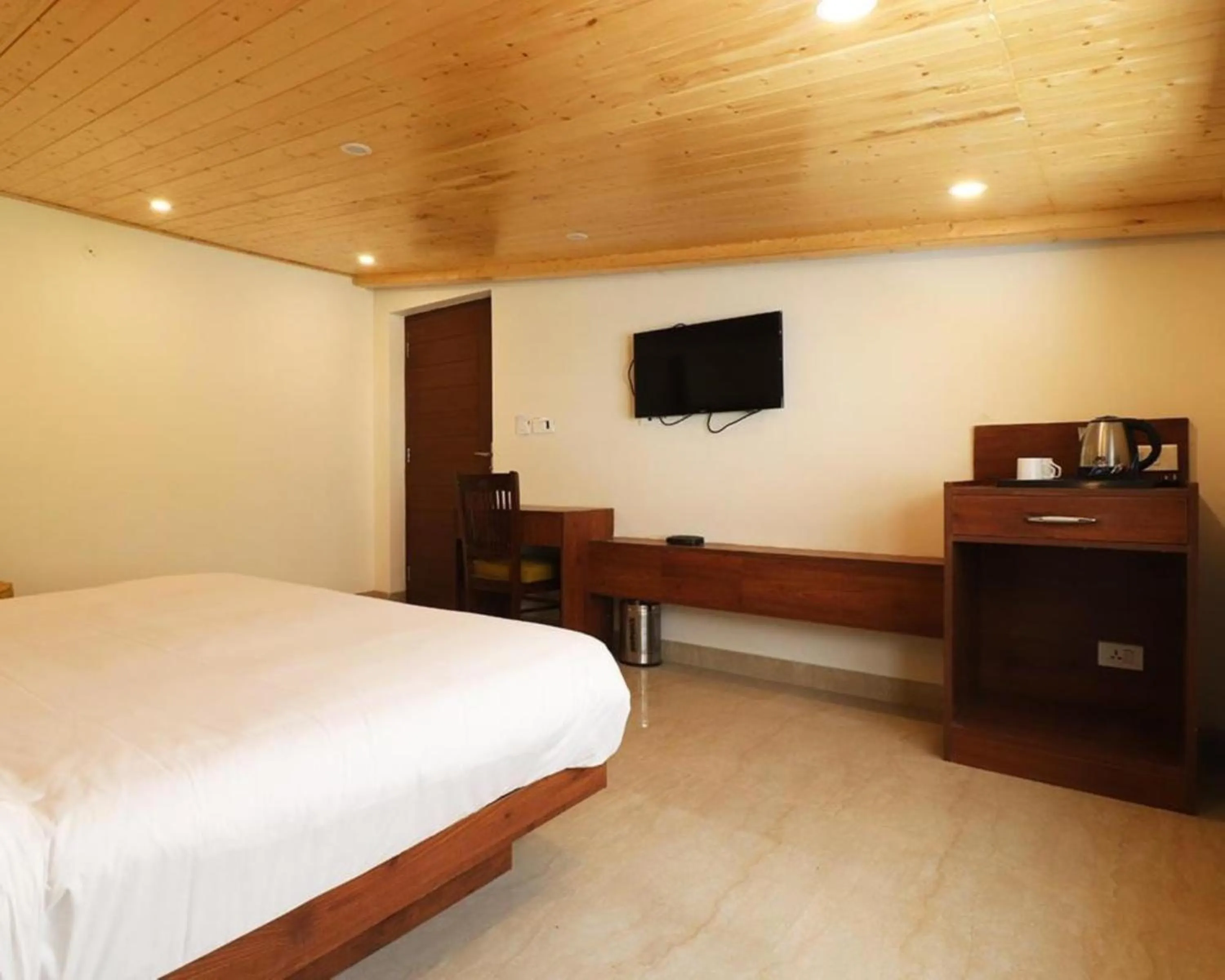 TV and multimedia, Bed in Hotel Mussoorie Heights