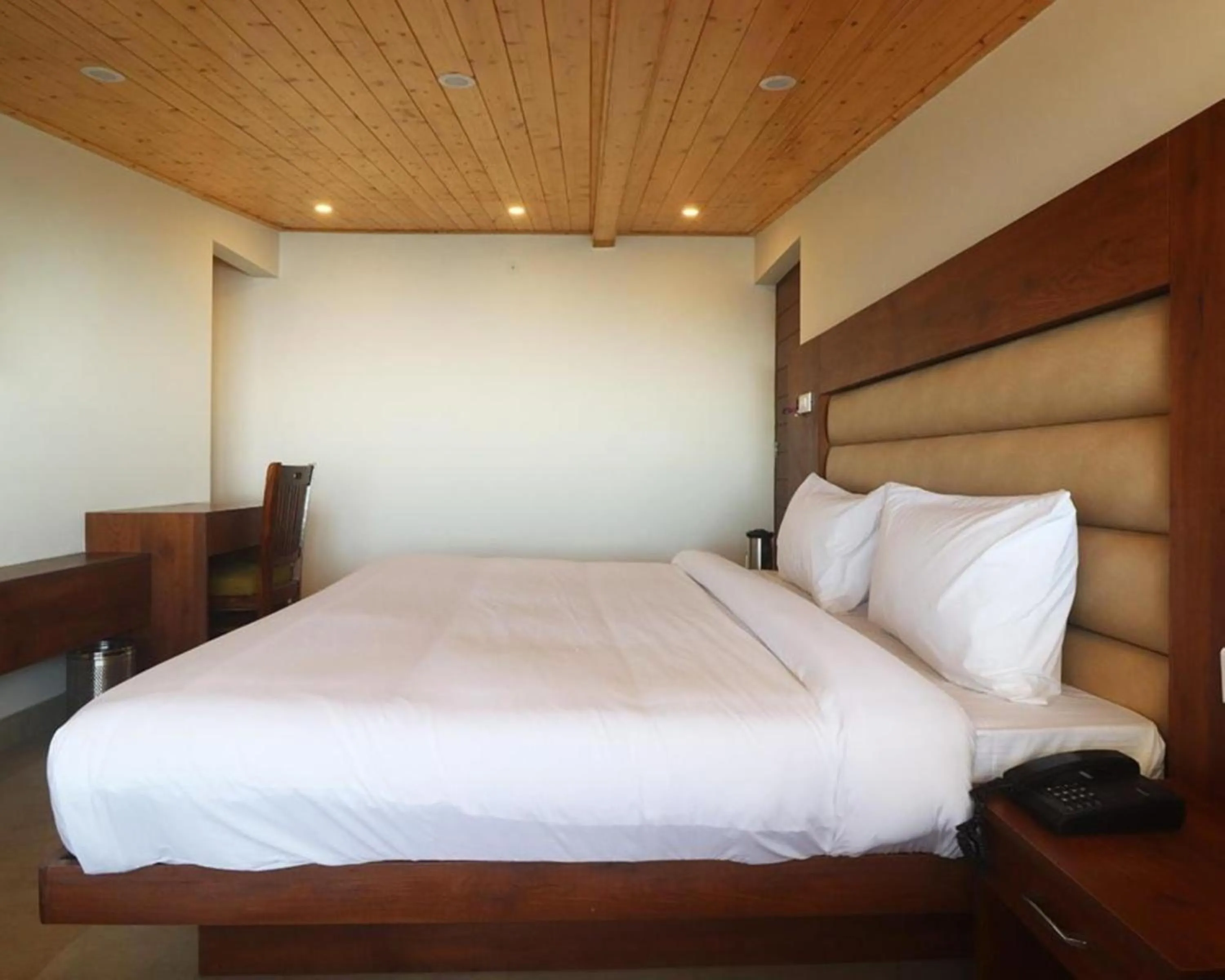 Bed in Hotel Mussoorie Heights