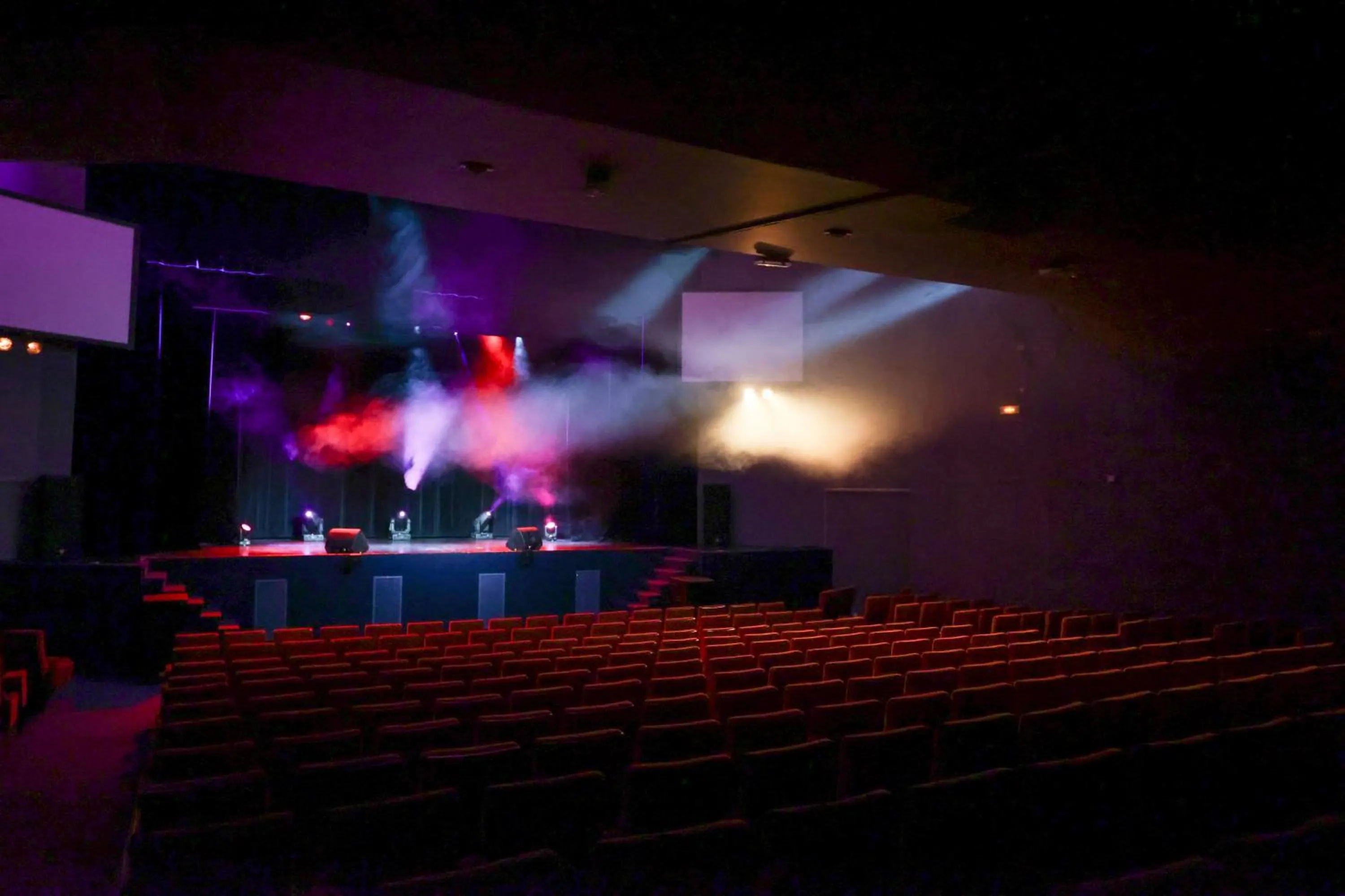 Evening entertainment in Village Club Les Hyvans