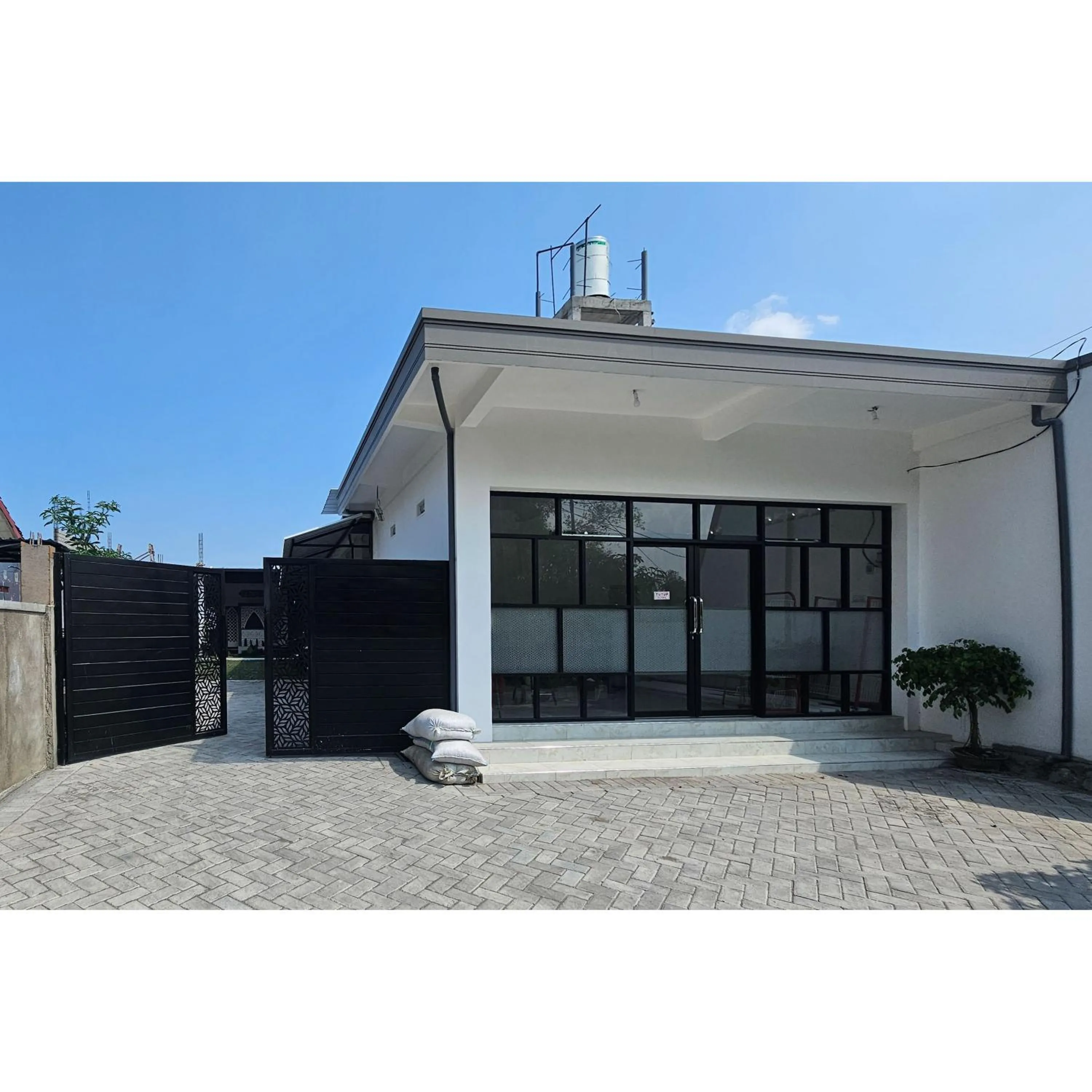 Guest House Saqeena Syariah Near Blitar Park RedPartner