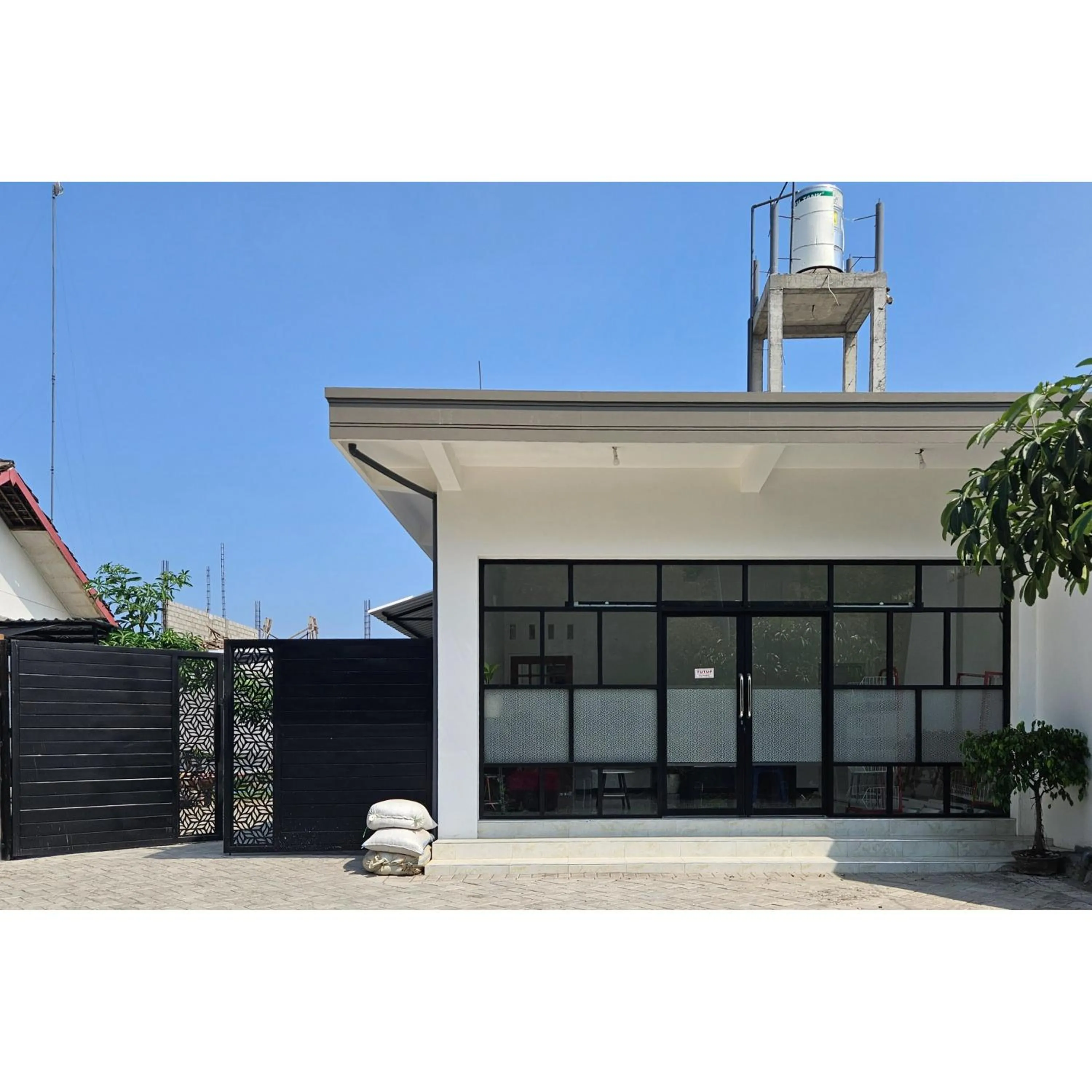 Guest House Saqeena Syariah Near Blitar Park RedPartner
