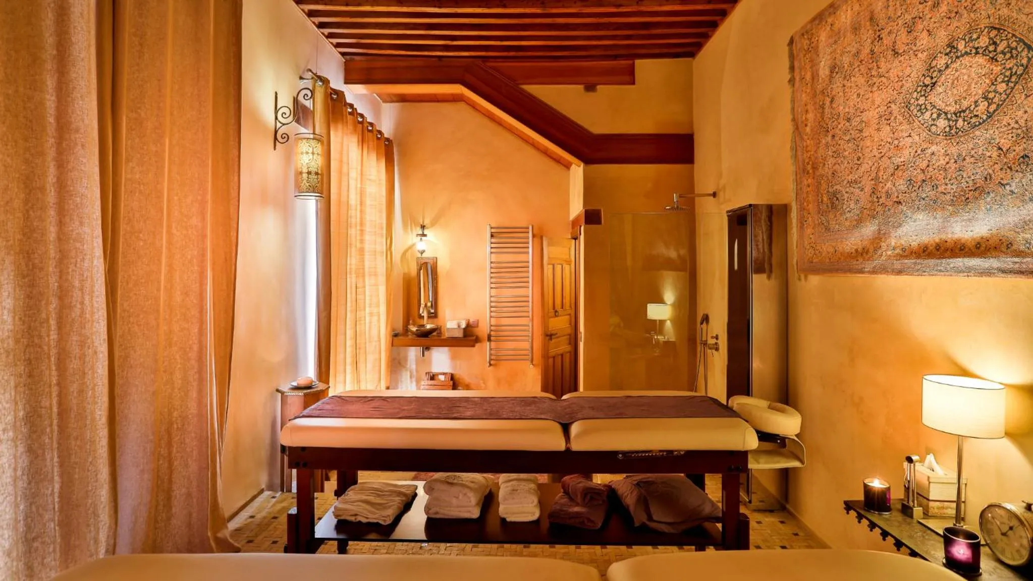 Massage in Karawan Riad