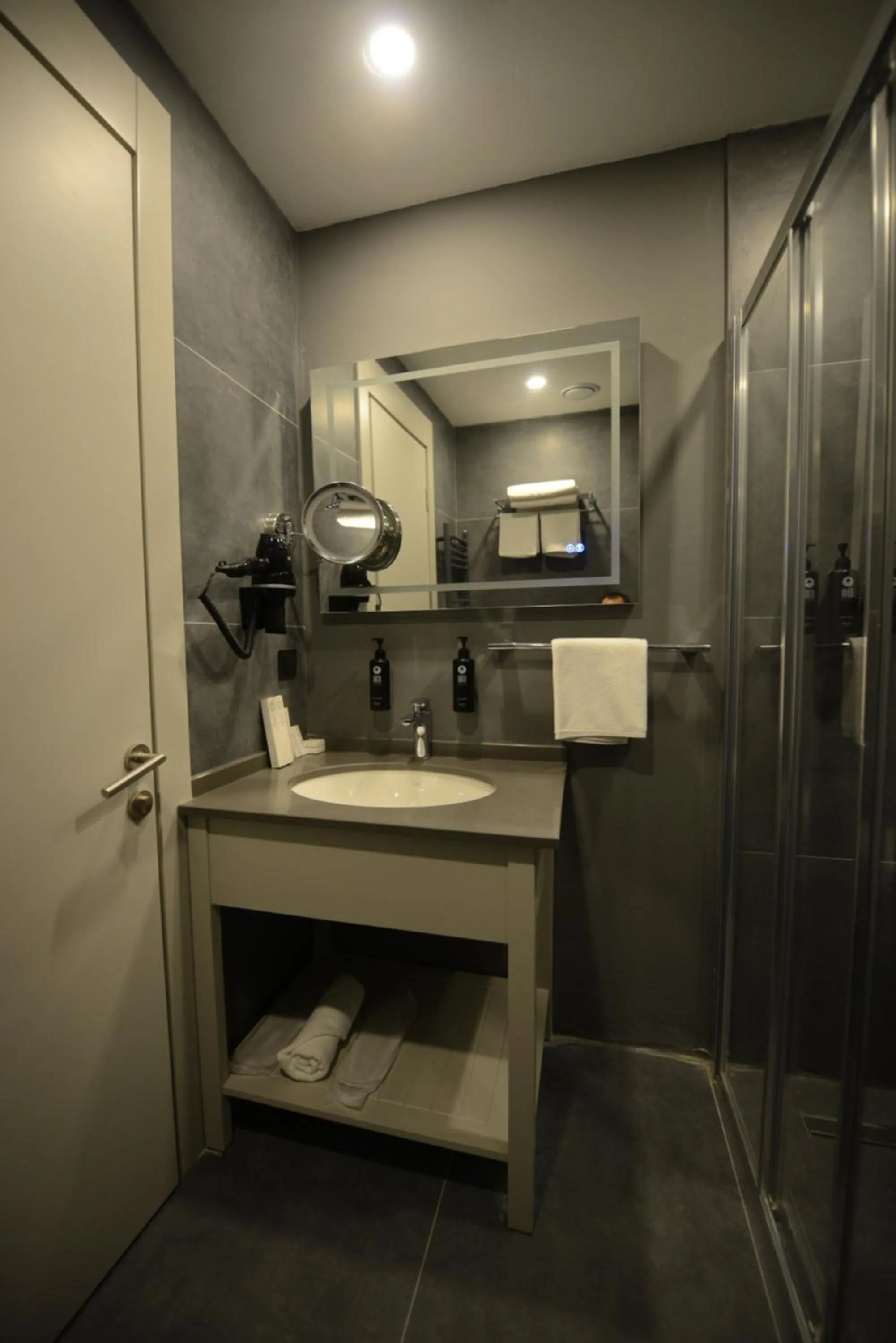 Shower in Wyndham Garden Cambasi