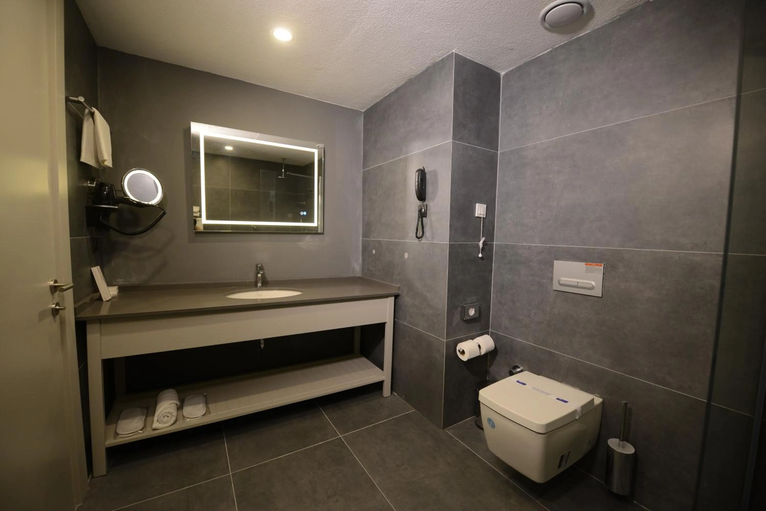 Shower in Wyndham Garden Cambasi