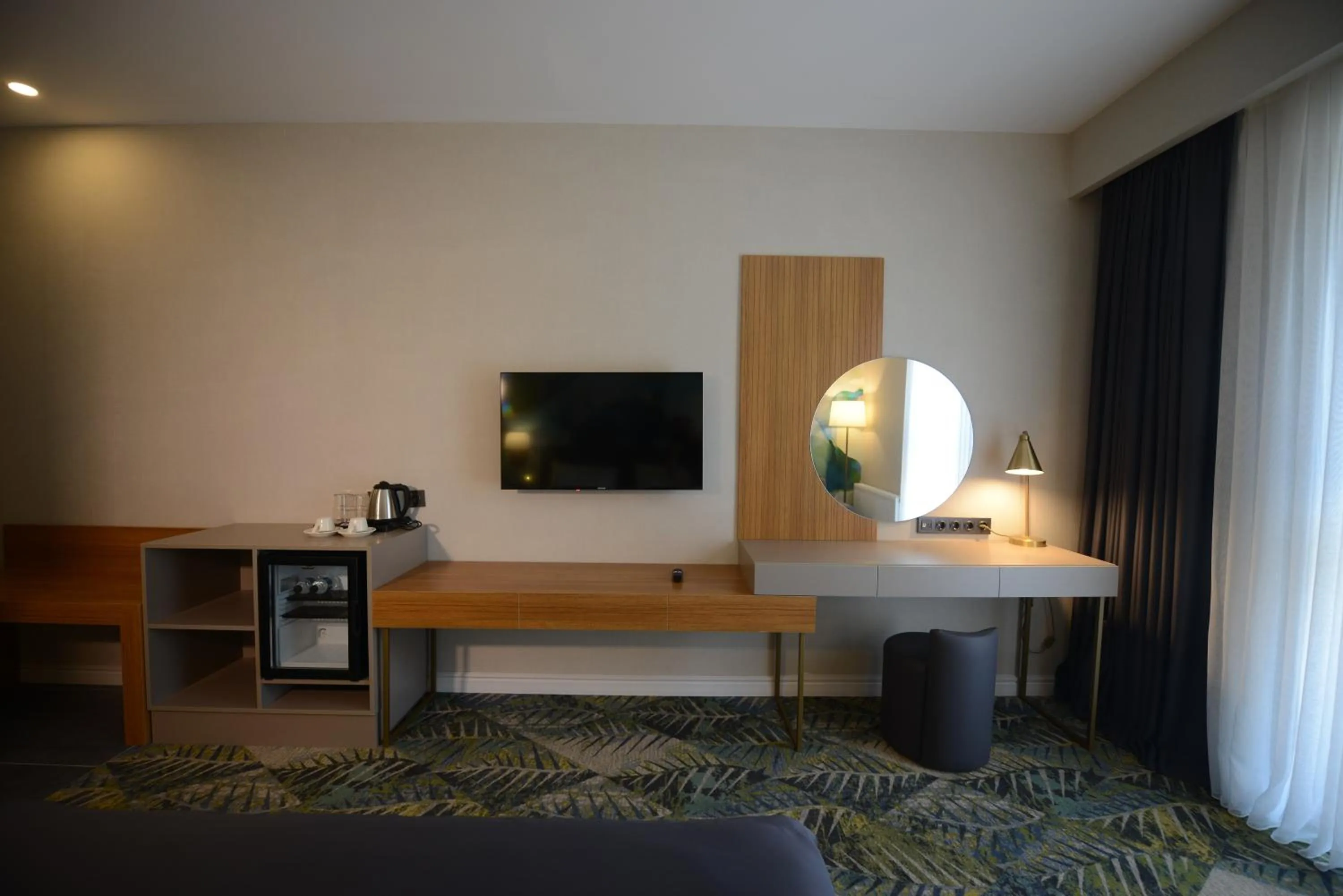 TV and multimedia in Wyndham Garden Cambasi