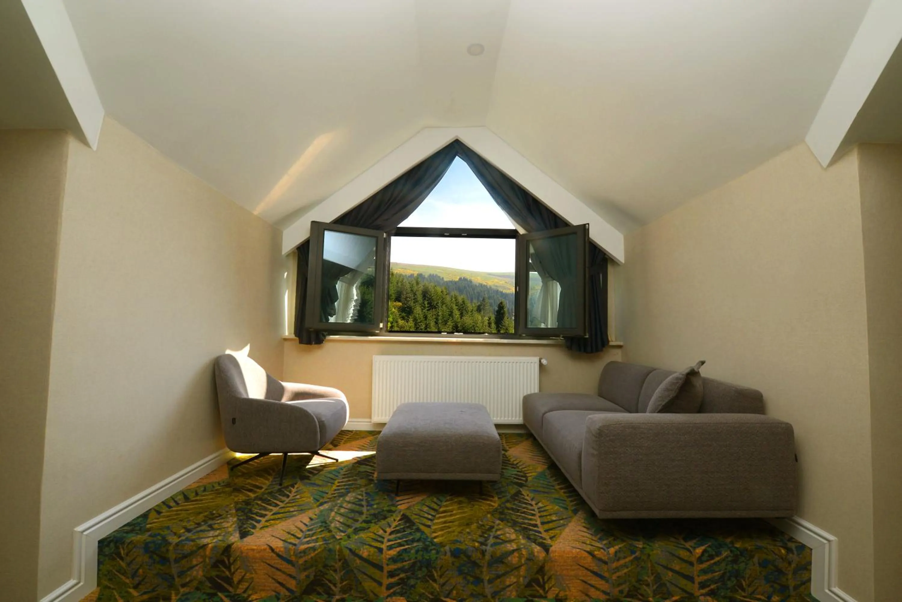 Seating area in Wyndham Garden Cambasi