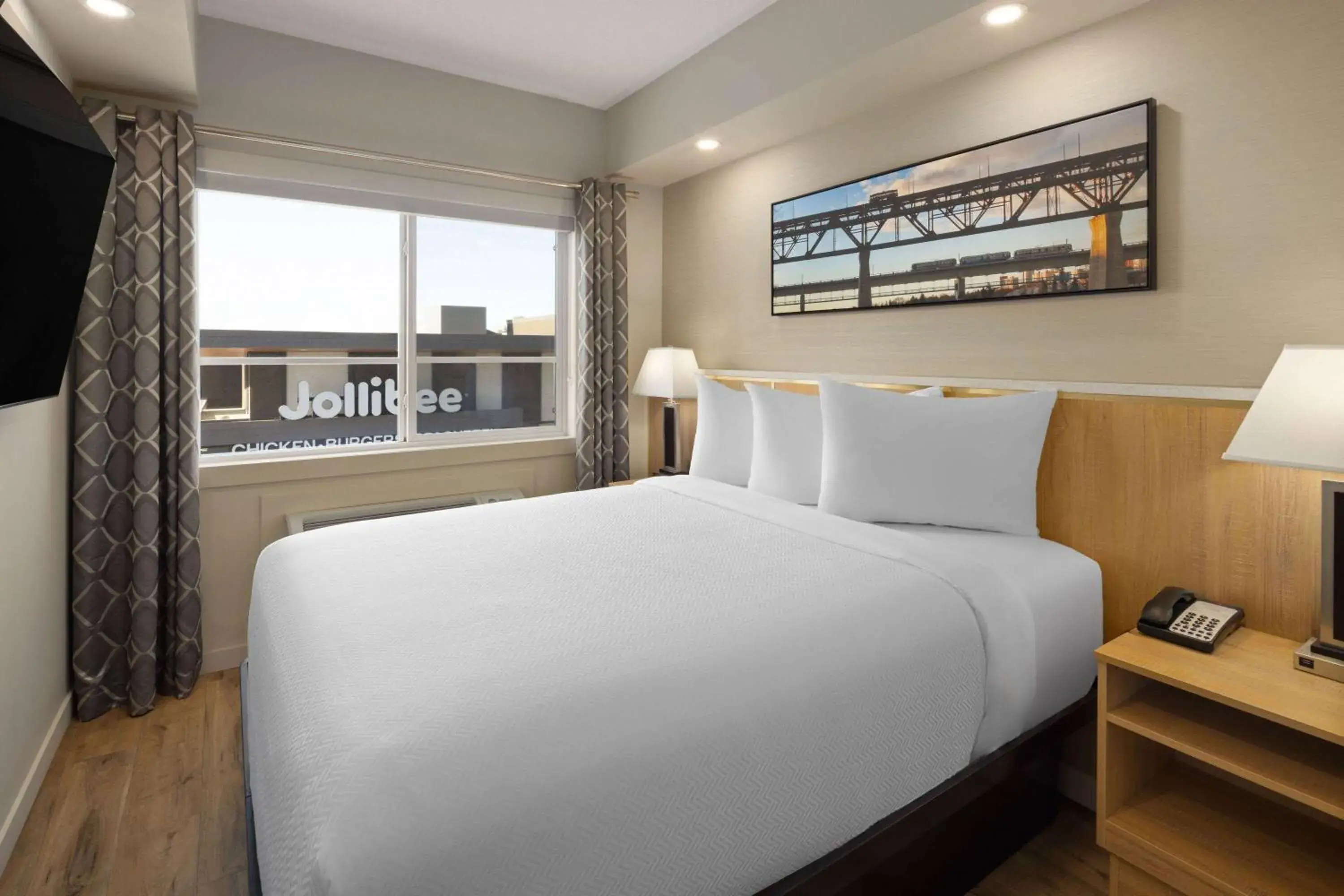 Photo of the whole room, Bed in Baymont by Wyndham West Edmonton Photo of the whole room, Bed in Baymont by Wyndham West Edmonton