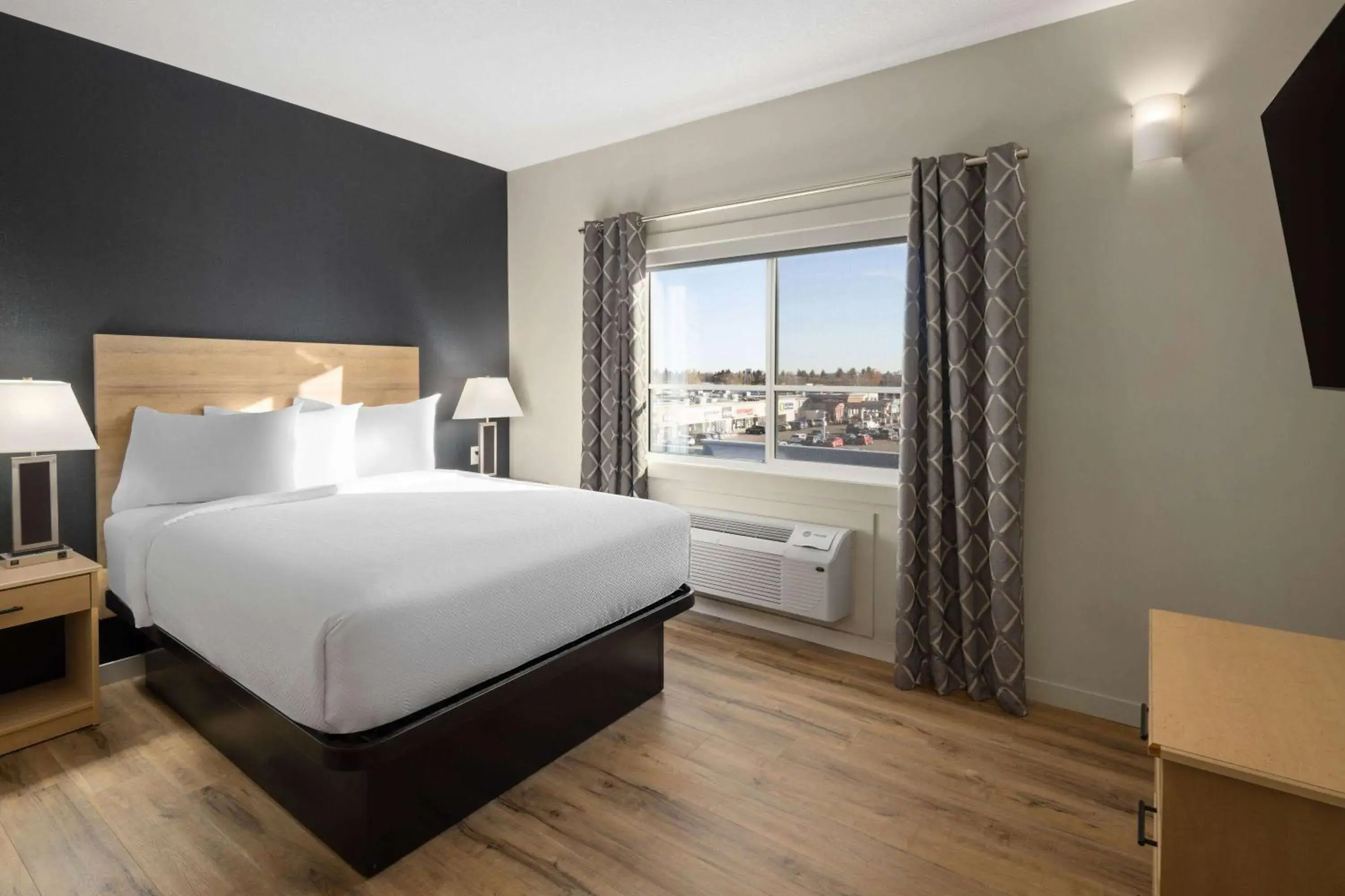 Photo of the whole room, Bed in Baymont by Wyndham West Edmonton Photo of the whole room, Bed in Baymont by Wyndham West Edmonton