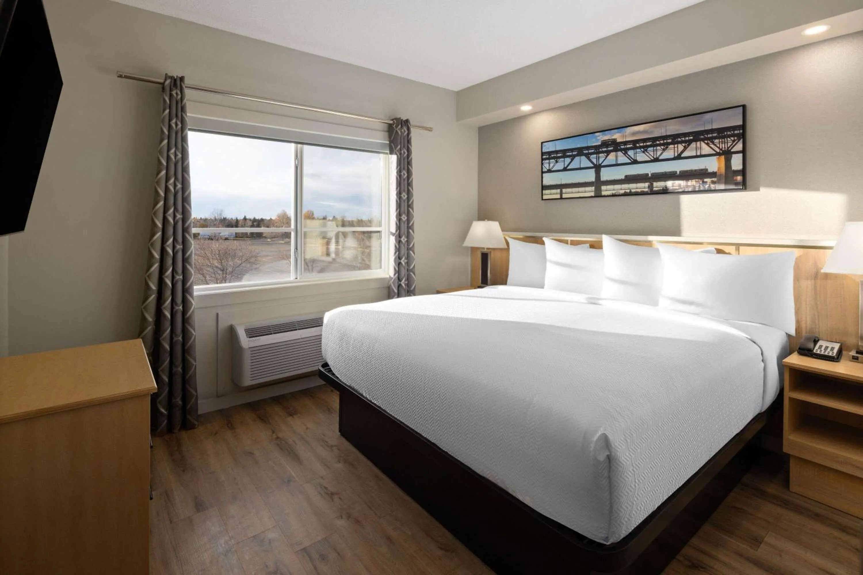 Photo of the whole room, Bed in Baymont by Wyndham West Edmonton